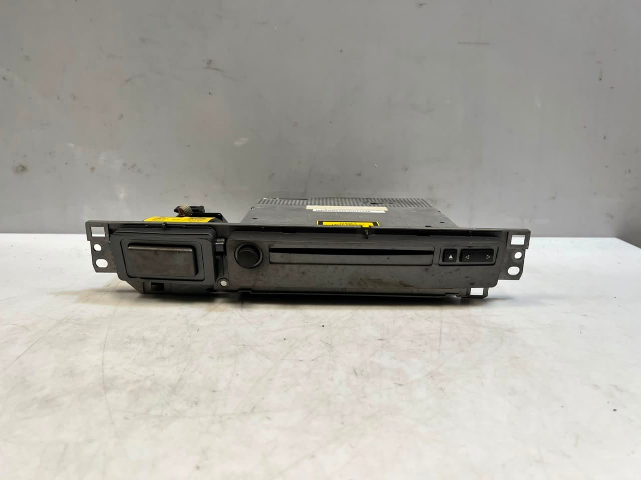 BMW  7 Series E65 E66 Radio Cd Player Dvd Player Navigation SYSTEM 6935623