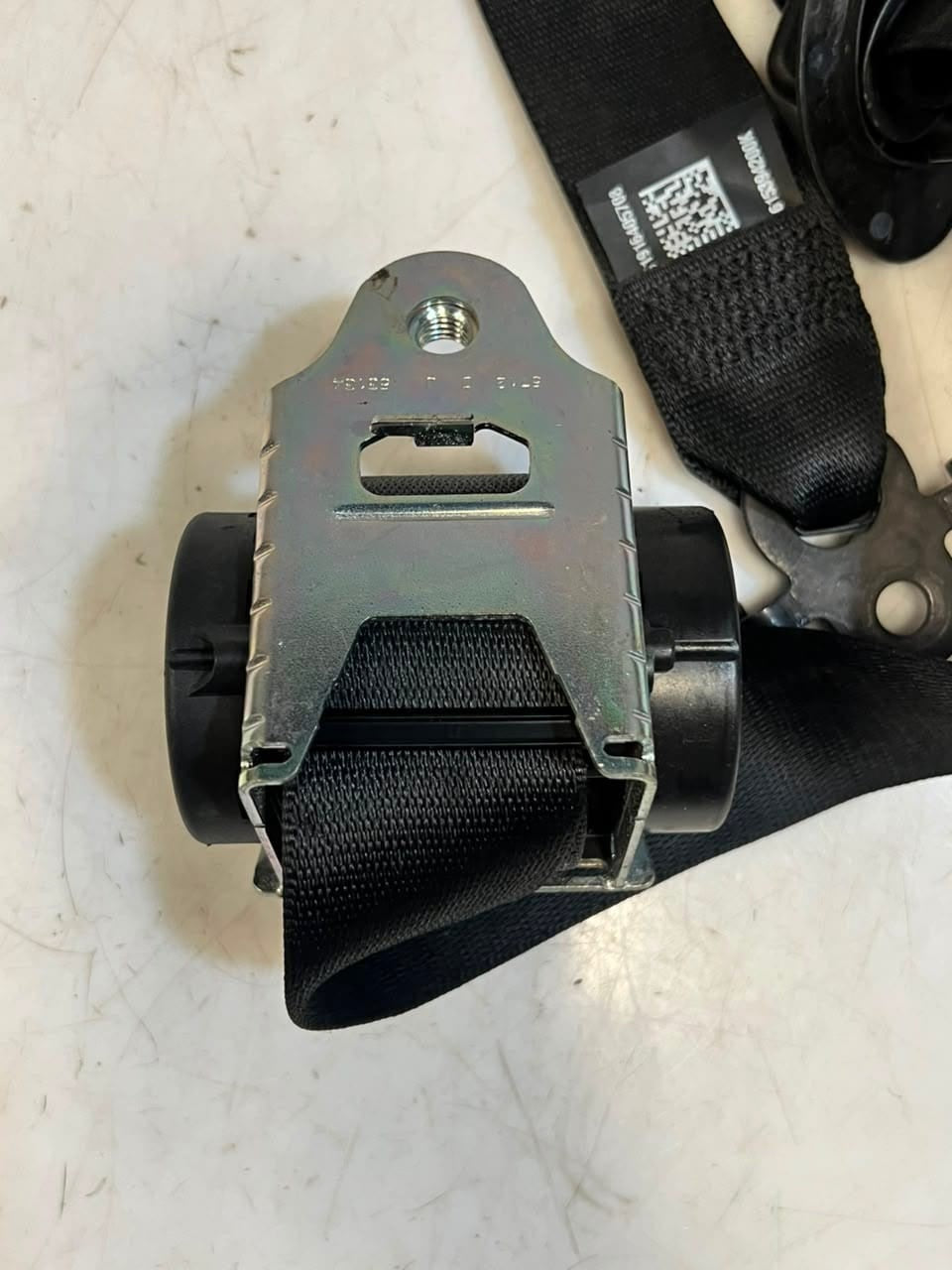 2011-2017 BMW 5 Series F10 F11 Front Seat Belt Left 610126300E OEM