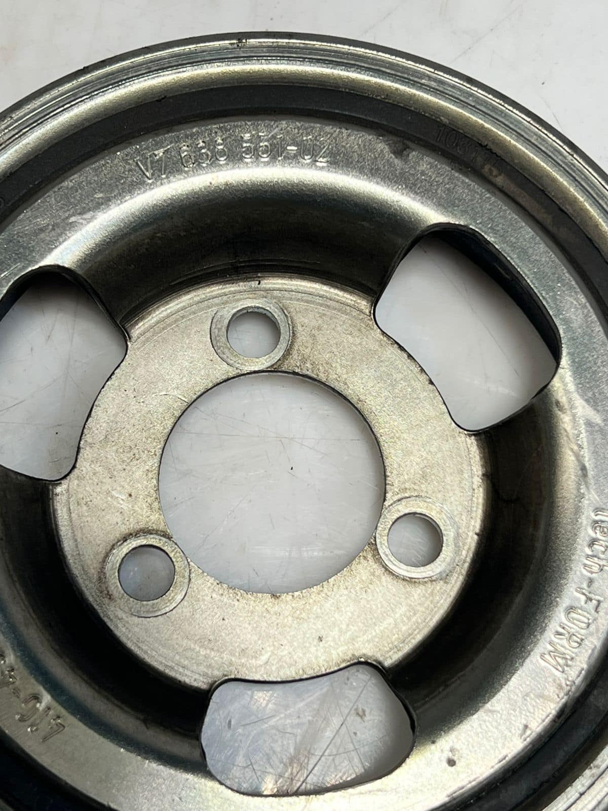 BMW 1 3 Series F30 F31 F35 F20 F21 Engine Crankshaft vibration Pulley 7638551 