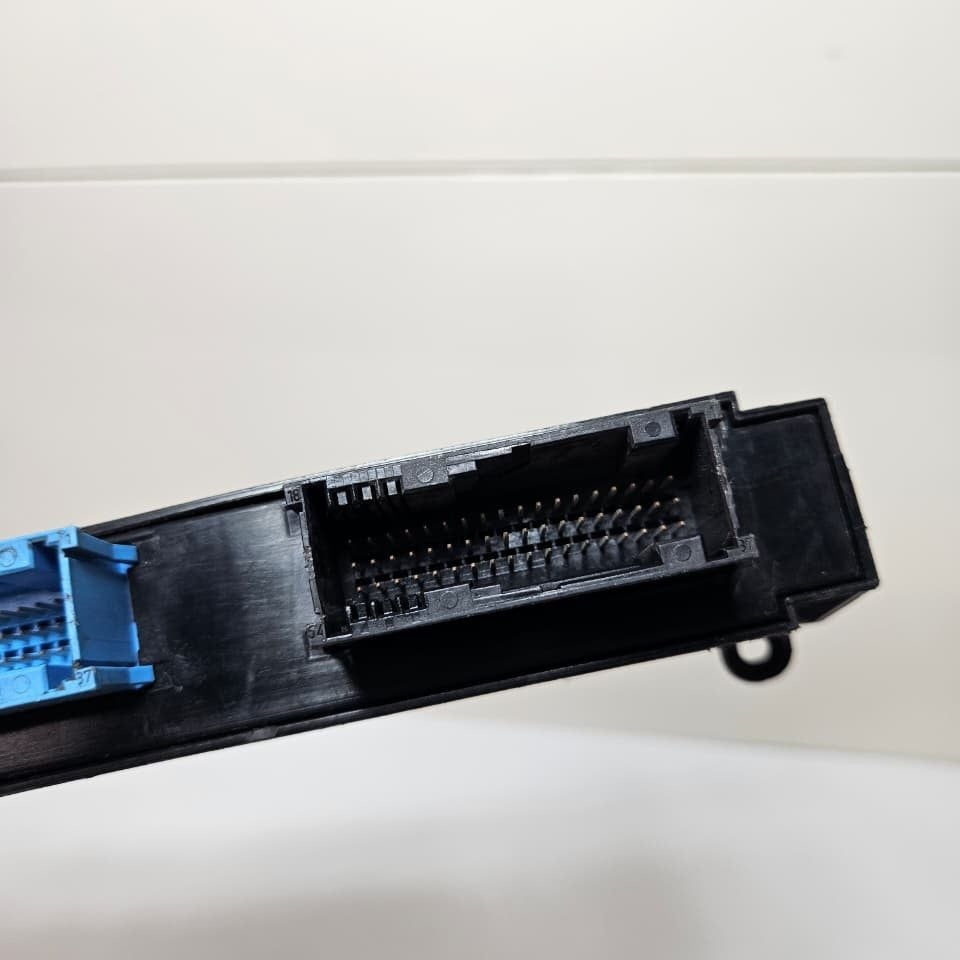 2005 BMW 330i E91 E92 Body Control Module H1 6983302 OEM
