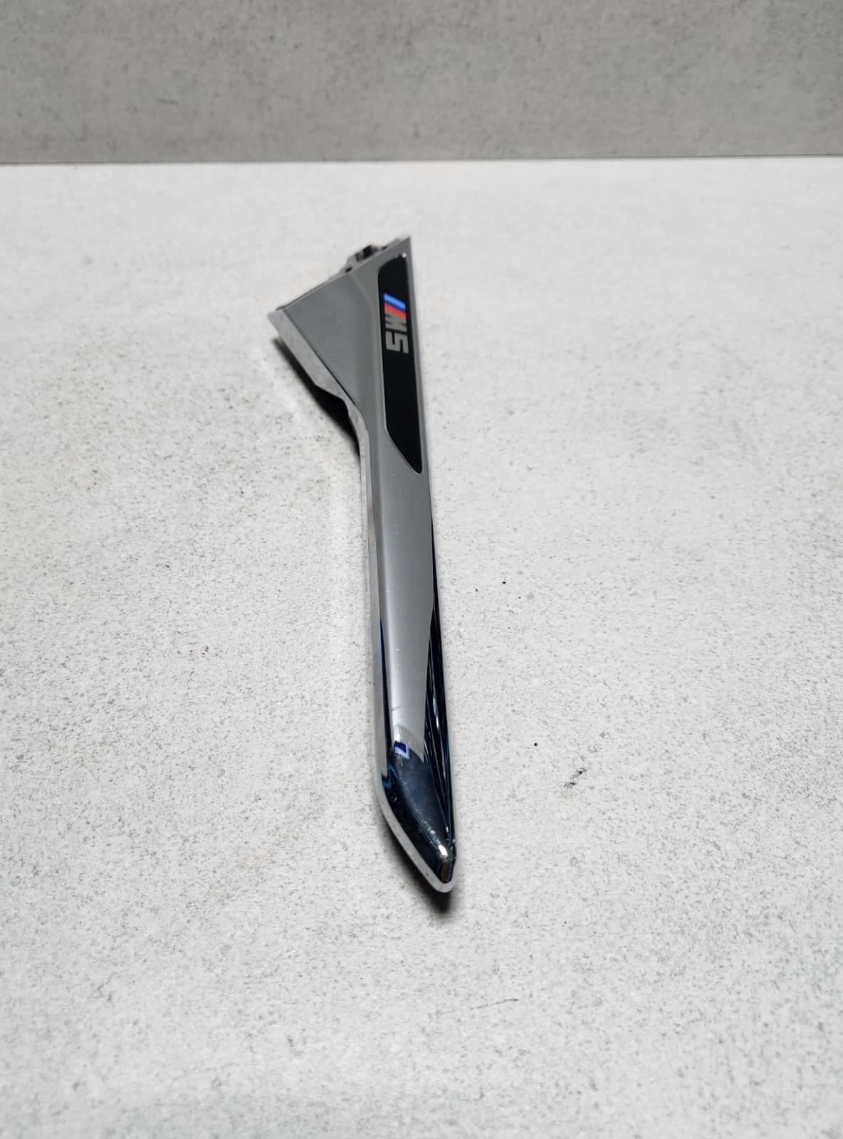 2016-2023 BMW M5 Fender Trim left front  Molding 8063205 M5 F90 