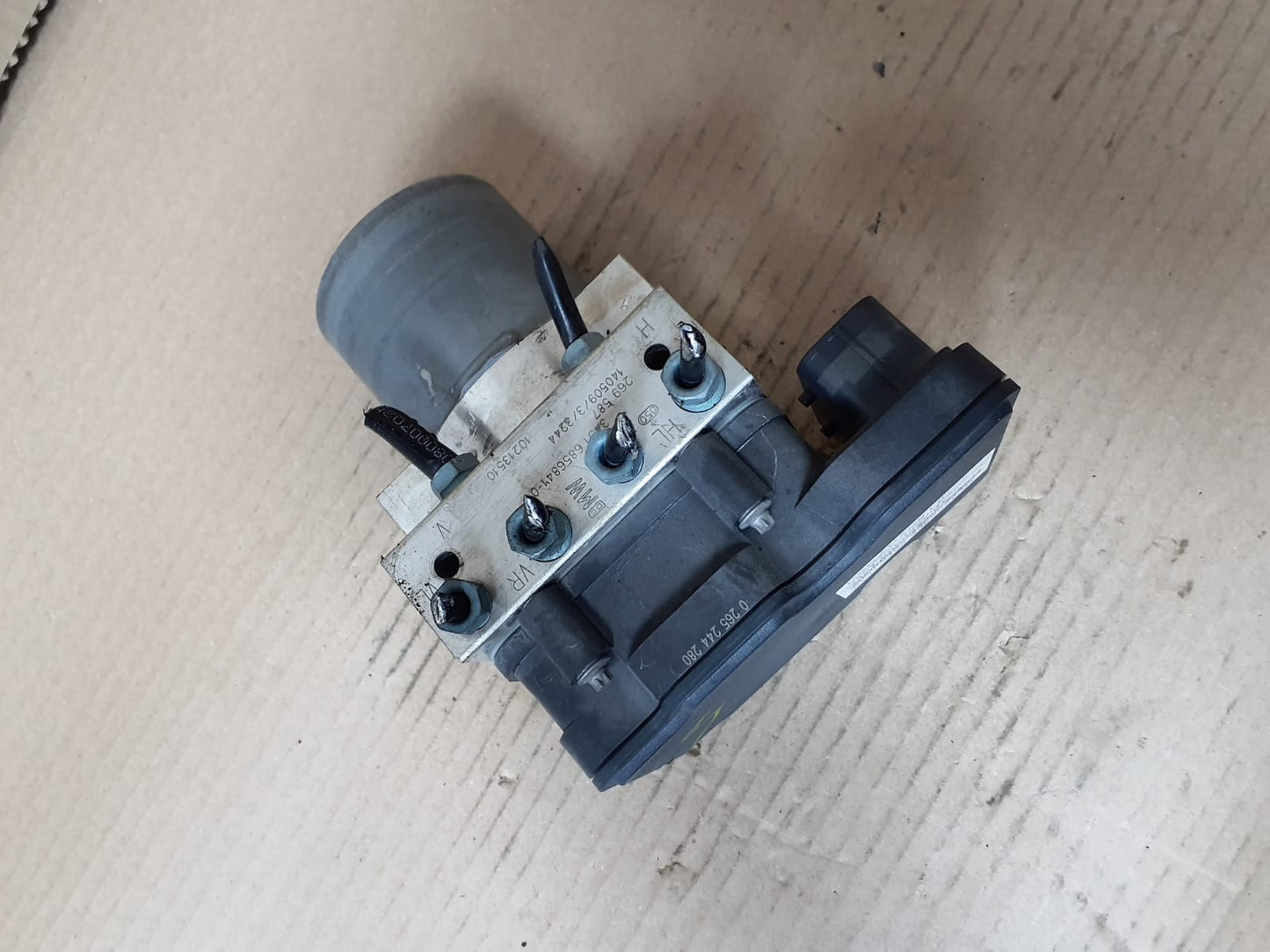 2011-2016 BMW F10 F11 5 Series 528i ABS Pump DSC Hydraulic Control Unit 6868329