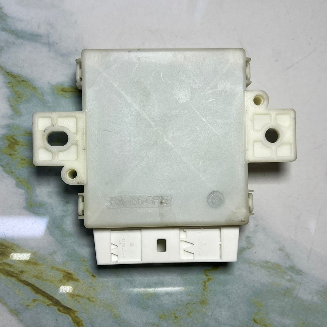 2012-2016 Mercedes E350 Parking Distance Control Module A2129001711 E-Class W212