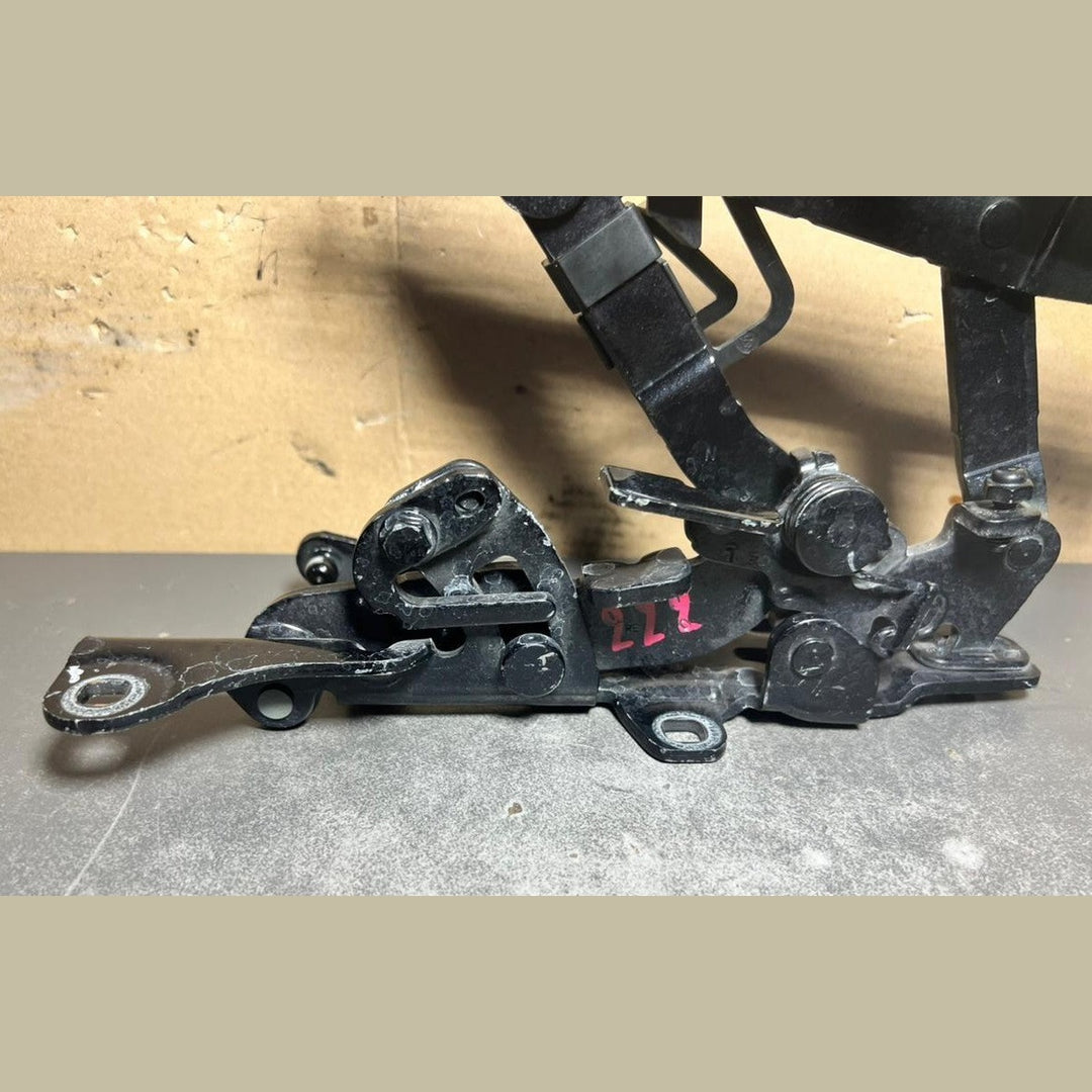 2015-2020 Mercedes-Benz S-Class W222 Front Right Side Bonnet Hinge A222 8800228