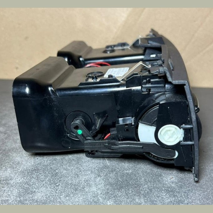 2008-2010 Mercedes W204 C-Class Front Center Dashboard  Heater A/C Air Vent
