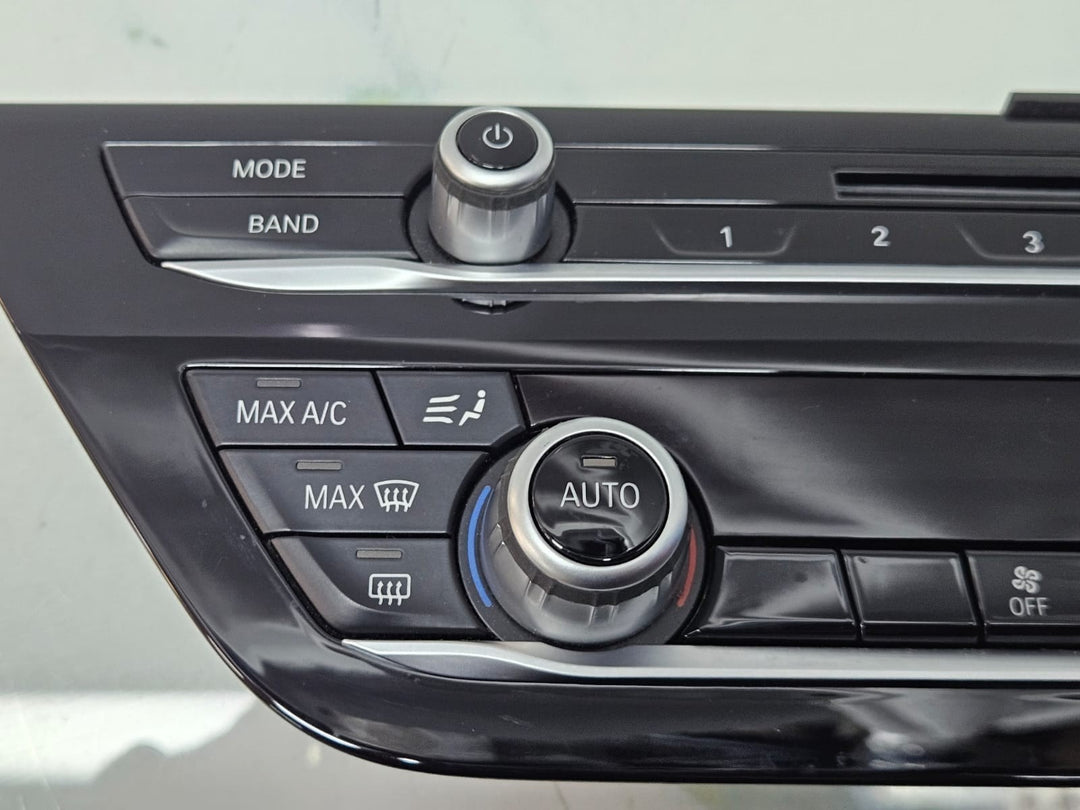 2017-18 BMW 540i G30 G31 Front Dash AC Heater Climate Control Unit Panel 6834429