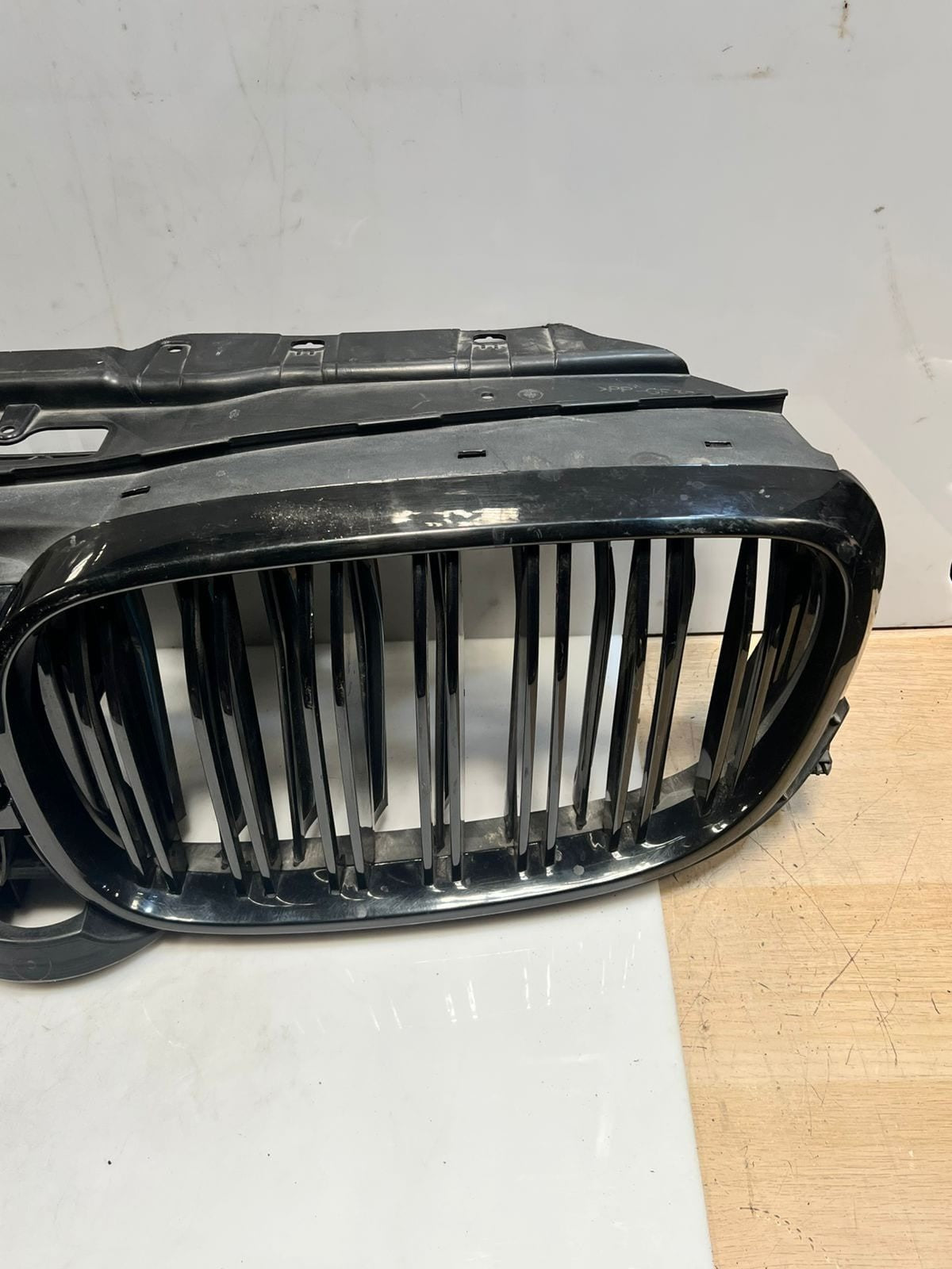2019-2022 BMW 330i 3 5 7 Series G20 G30 G11 G12 Air Shutter Grille 187156 OEM