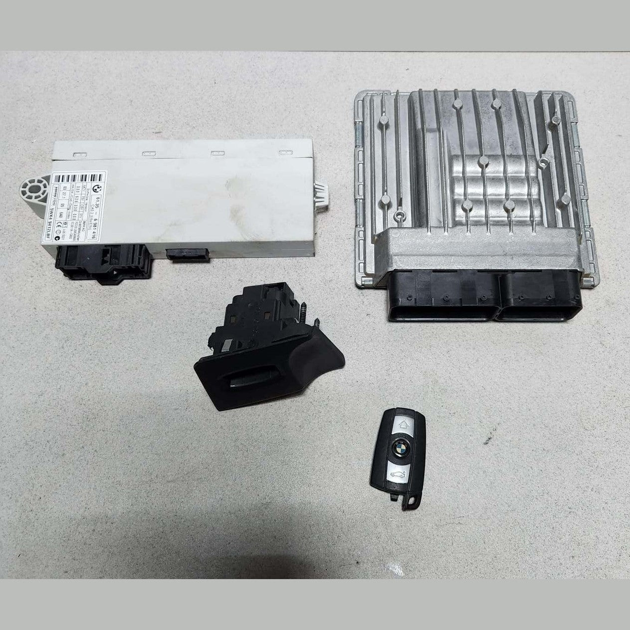 2006-2007 BMW 525i Engine Control Module MSV70 7559178 E90 E91 E60 E61 