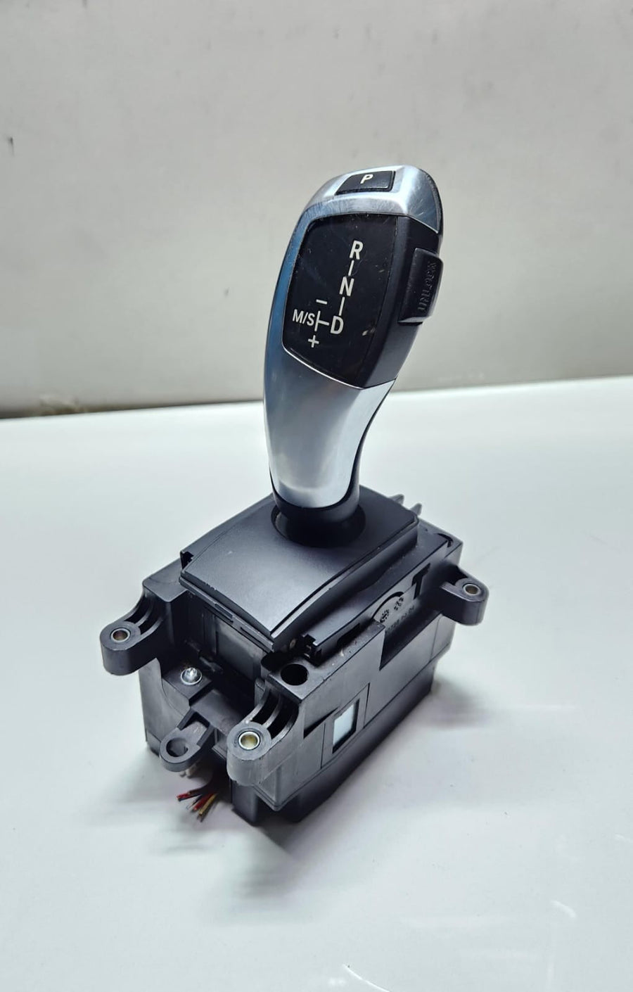 2010-2013 BMW 530i Gear Selector Lever 9218102 F10 and F11 RHD