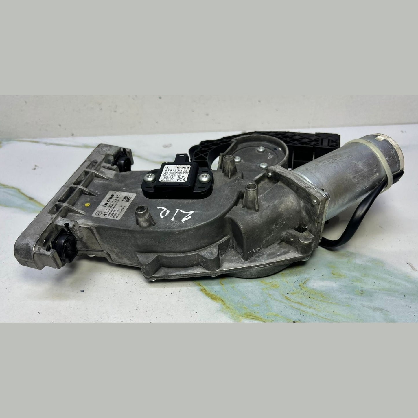 Mercedes W204 GLK350 Power Tailgate Liftgate Motor Actuator A212 8203542 OEM