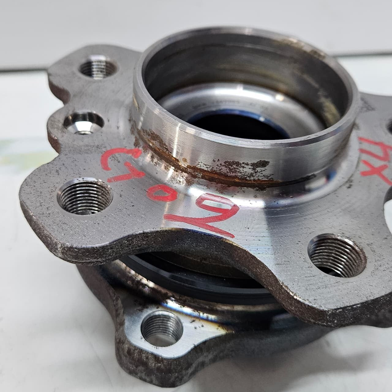 OEM BMW G20, G21, G30, G31, G38, G01 Wheel Hub With Bearing 6871193