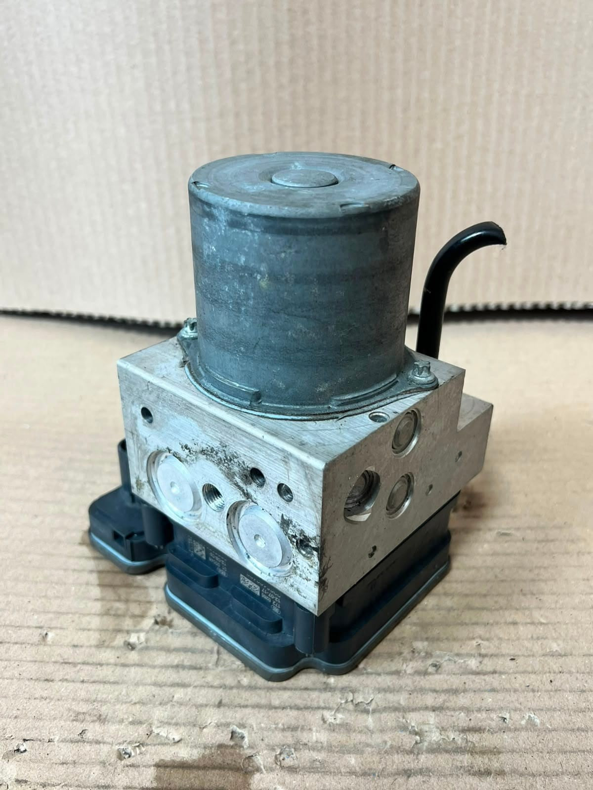 2014 BMW X5 F15 X6 F16 ABS Hydraulic PUMP Control Unit 6866243 OEM