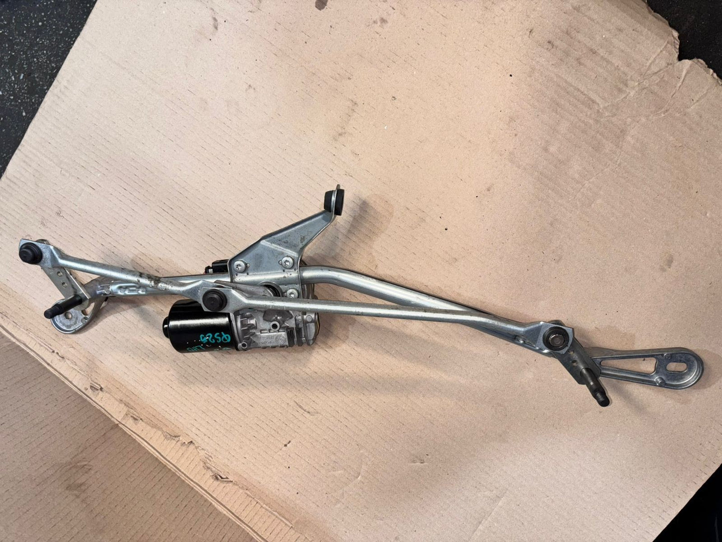 BMW G30 G31 2018  Wischermotor vorne wiper motor 9851351 LHD