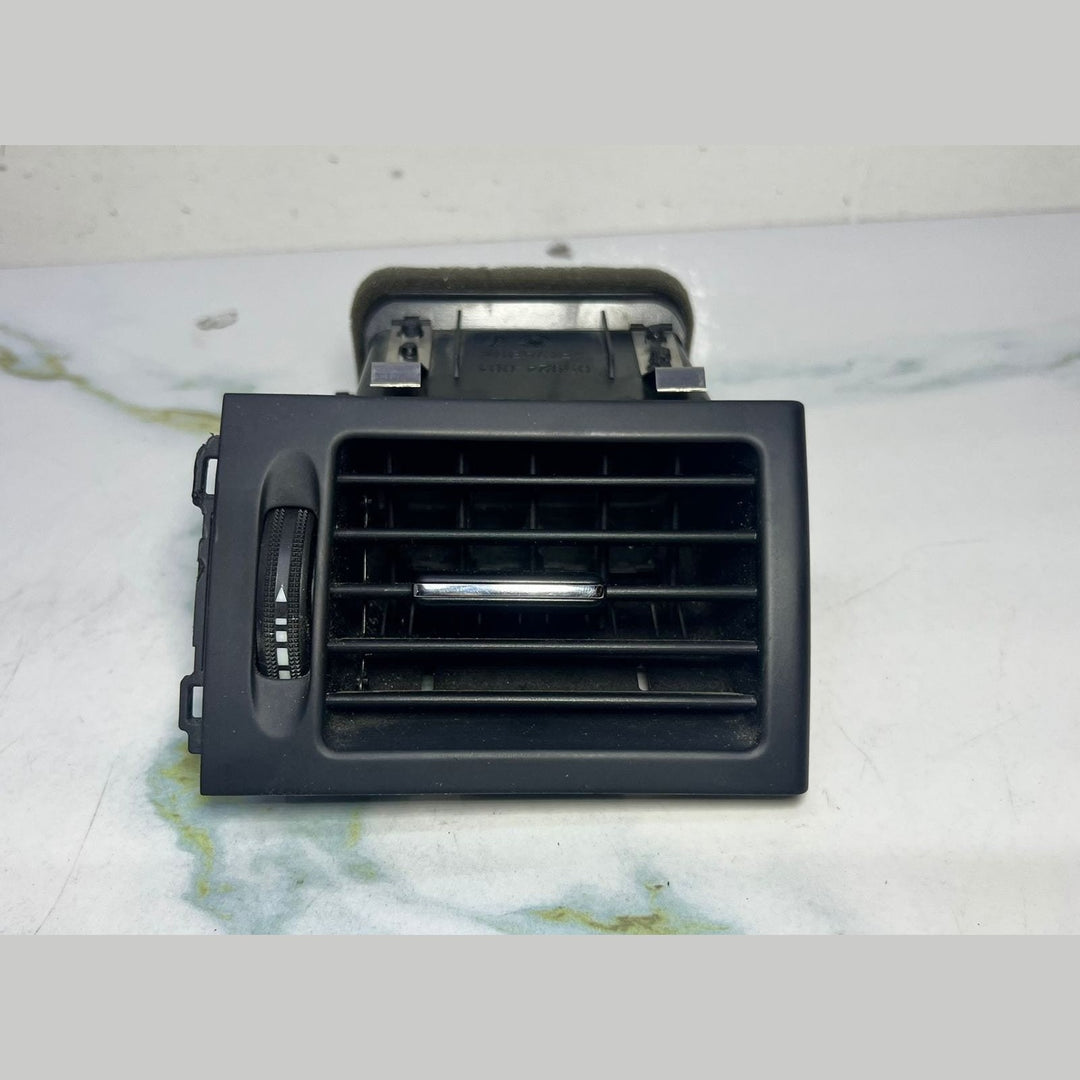 2010-2017 Mercedes-Benz C250 Dashboard Air Vent Grill A2048301254 W204 C-Class
