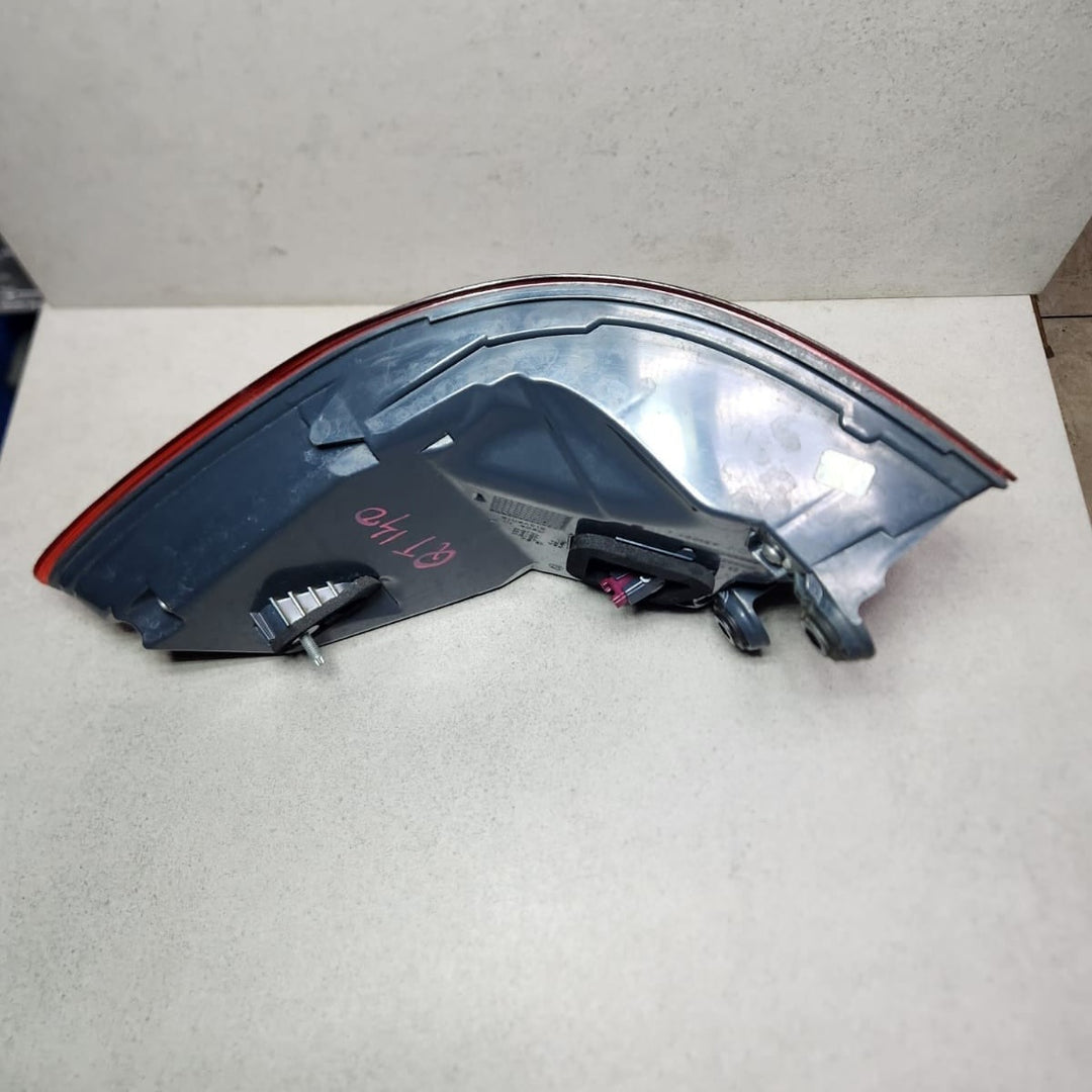 BMW 5 Touring Rear Tail Light Left Outer Led 7388947 5 Series G31