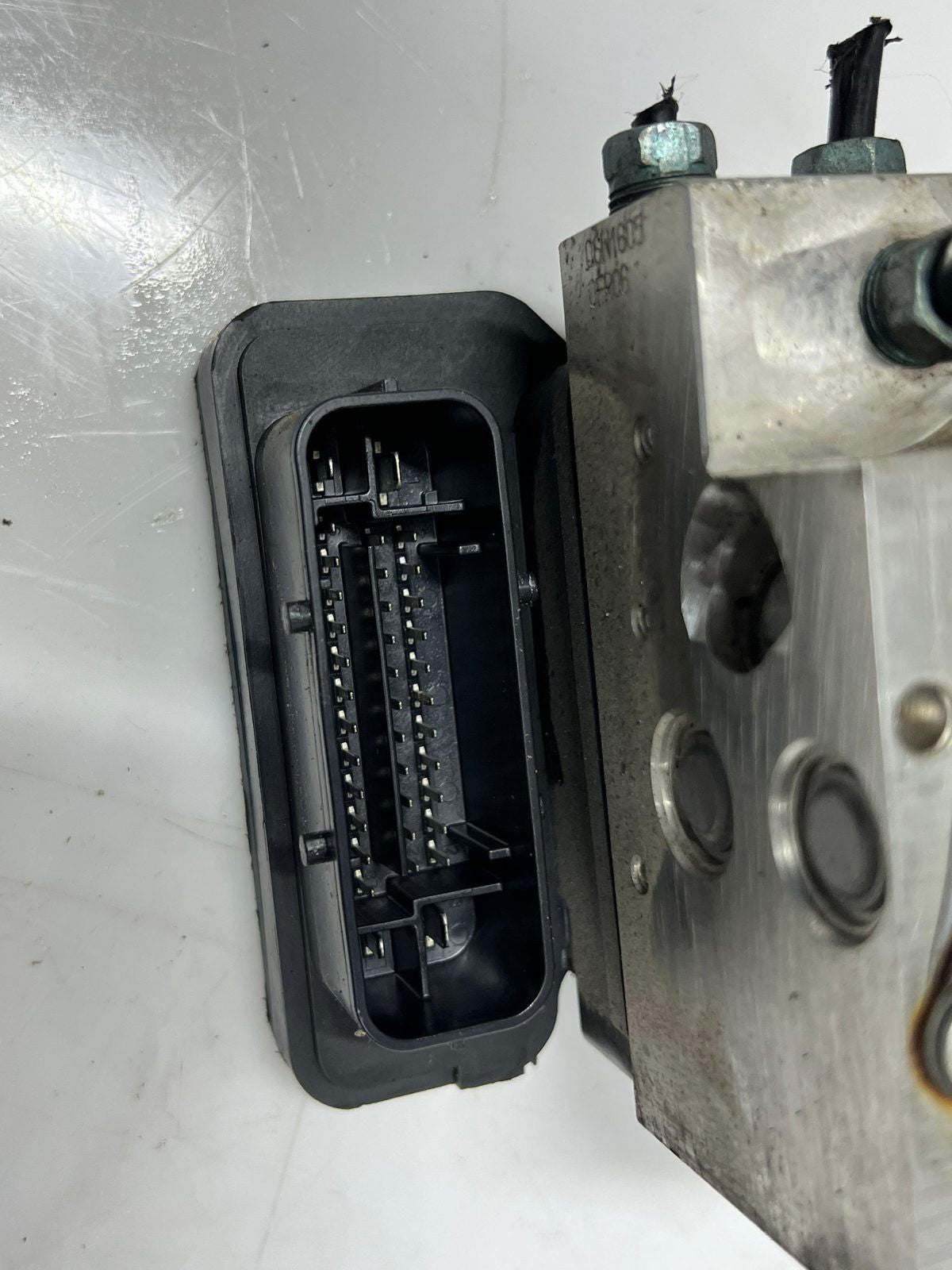 11-16 BMW 5' F10 F11 and 6' F06 F12 F13 528i Abs Pump Control Module 6868335