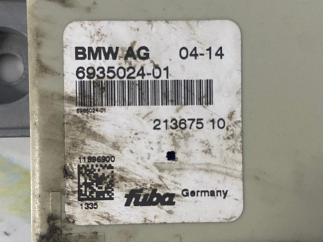 OEM BMW X5 E70 Radio Antenna Amplifier Control Module Unit 6935024