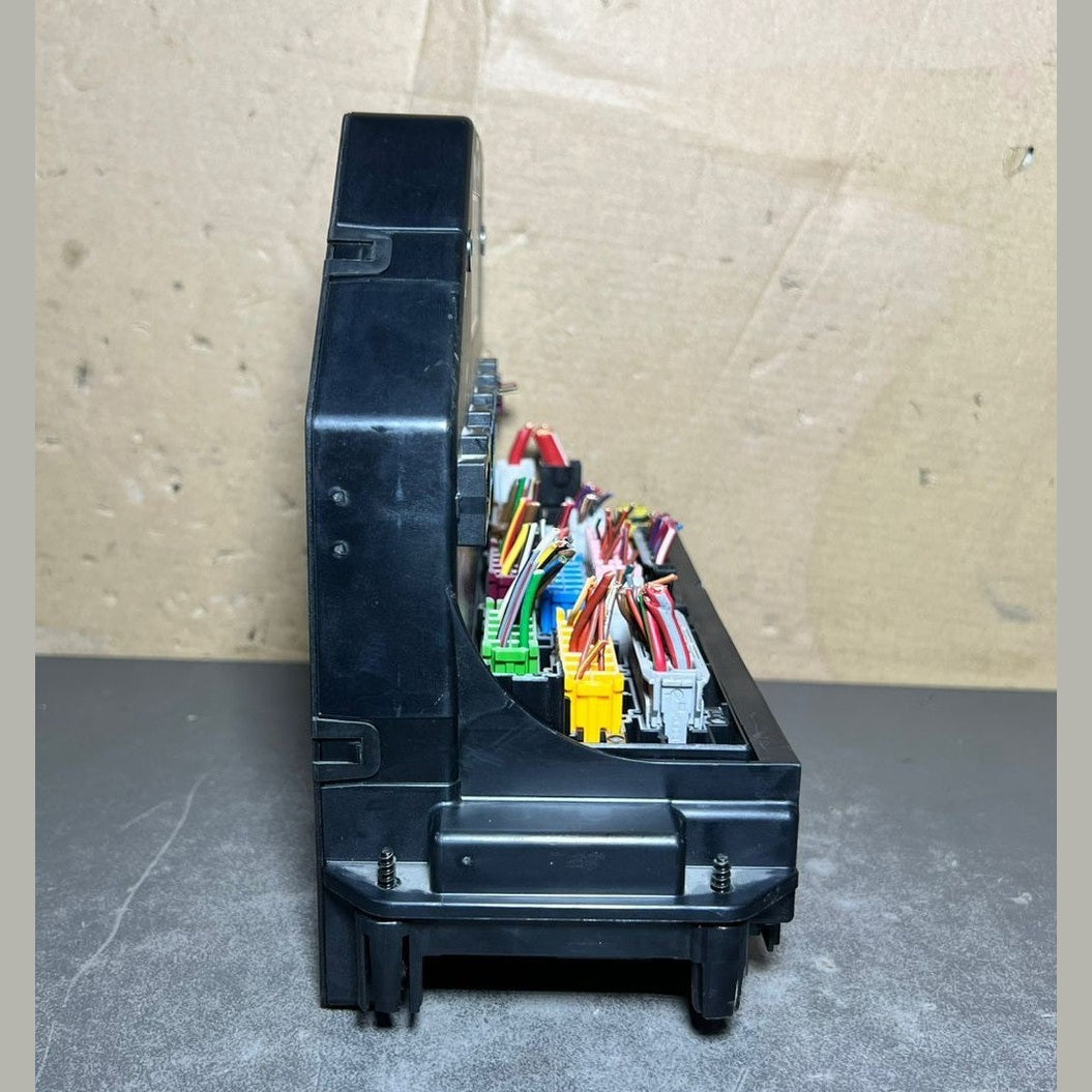 10-16 Mercedes-Benz W212 W204 Front SAM Module Relay Fuse Box A212 9003814 OEM