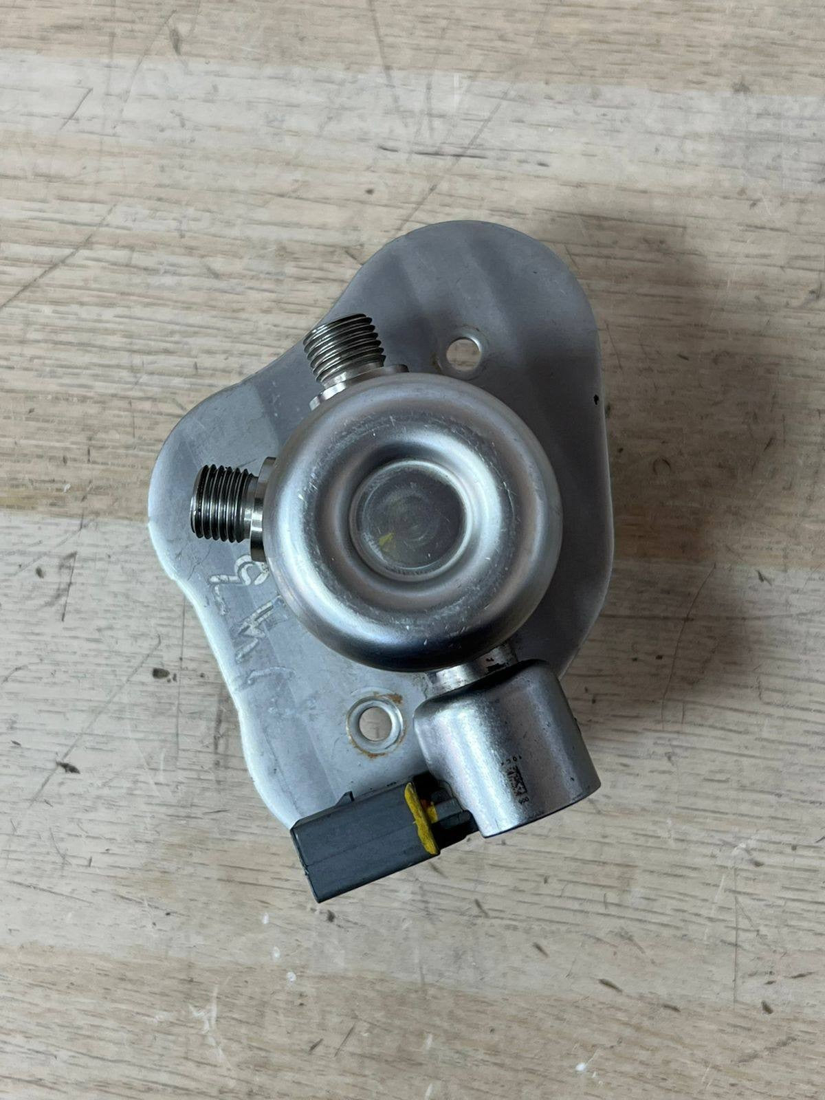 BMW High Pressure Fuel Pump 7562473 E60 E90 E81 E87 E88 E91 E92 E93 N43 1.6 2.0
