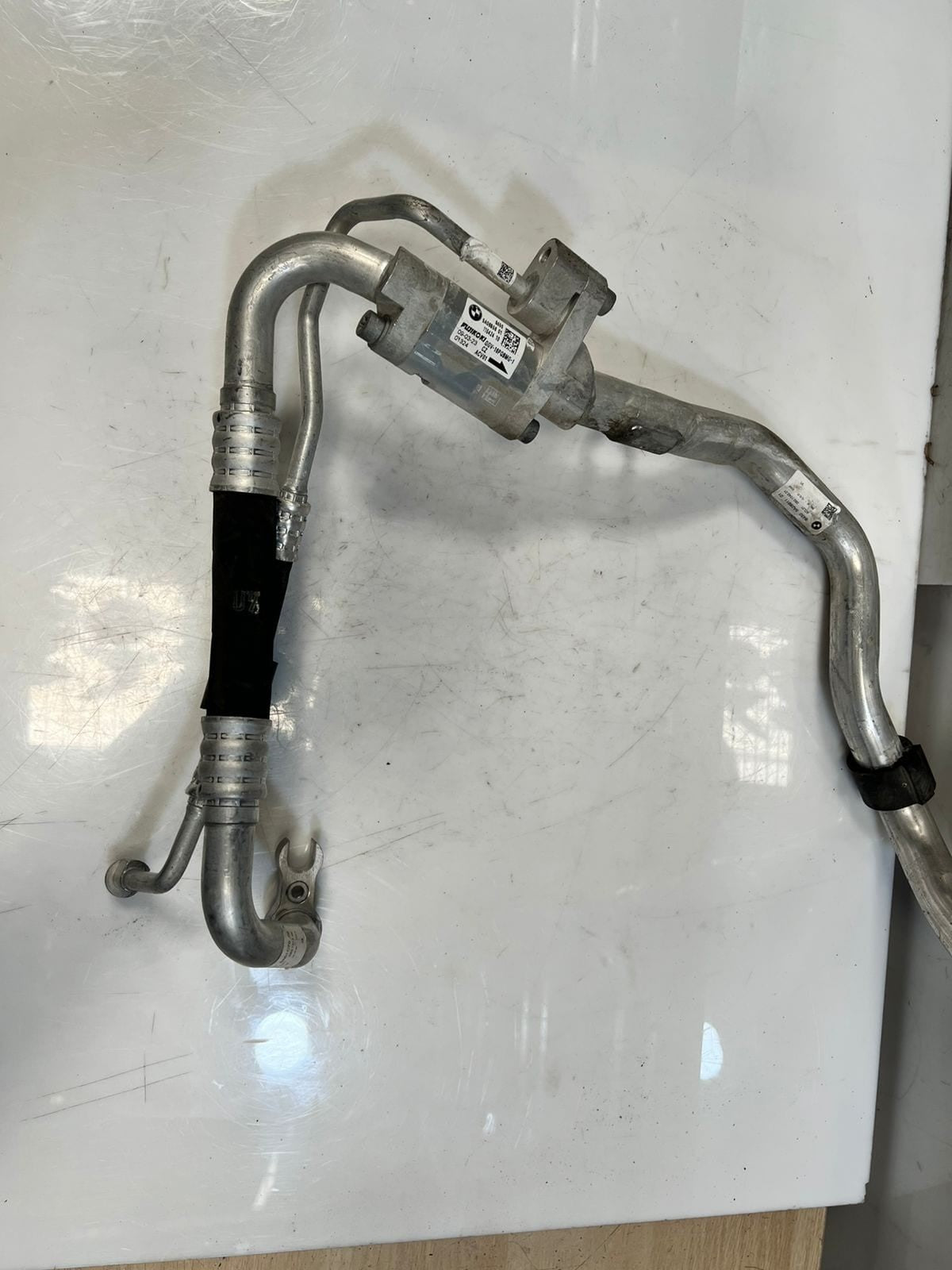 2022 BMW iX 120 AC Air Conditioning Refrigerant Hose Line 5A28911 OEM
