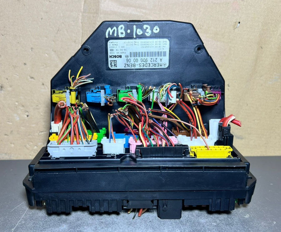10-16 Mercedes-Benz W212 W204 Front SAM Module Relay Fuse Box A212 9000006 OEM