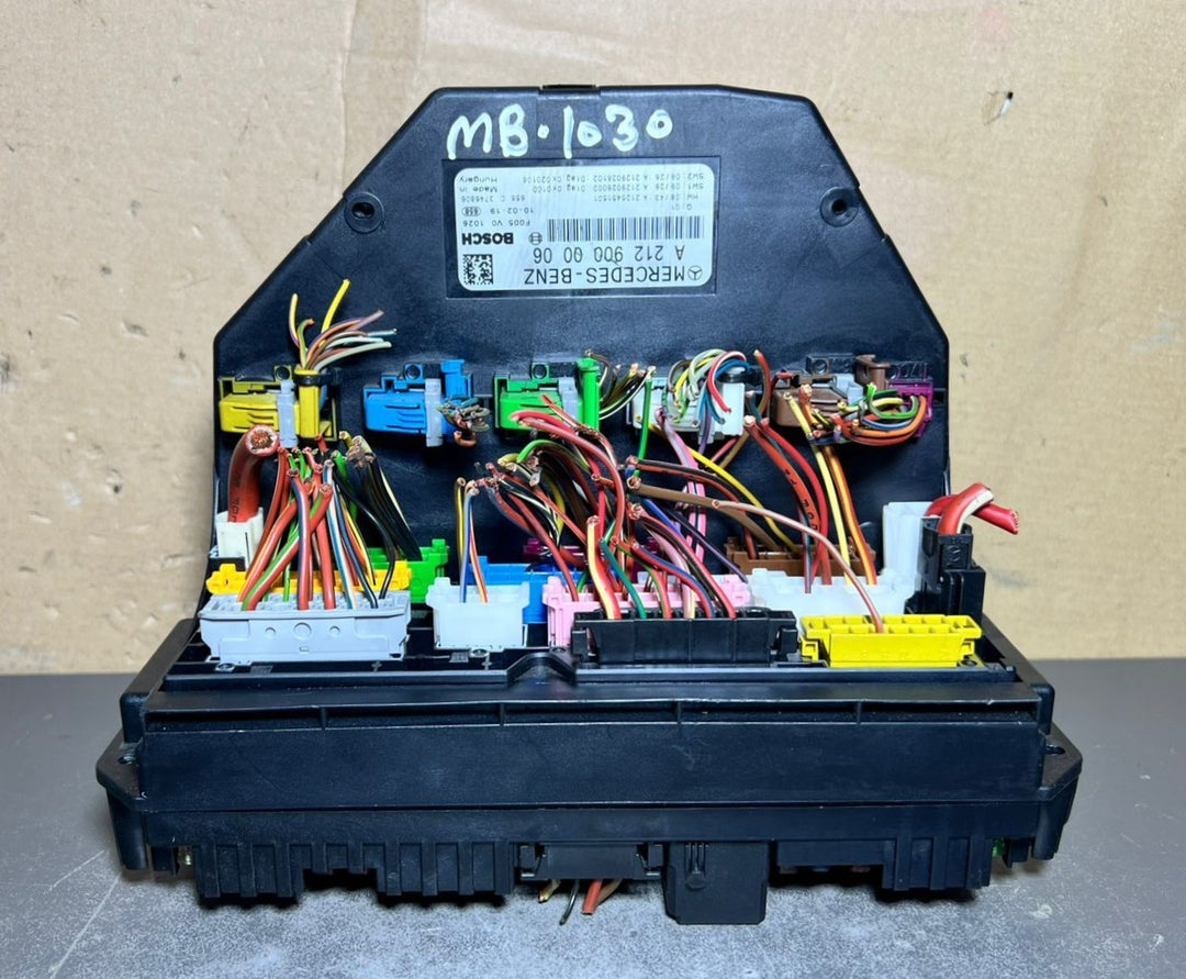 10-16 Mercedes-Benz W212 W204 Front SAM Module Relay Fuse Box A212 9000006 OEM