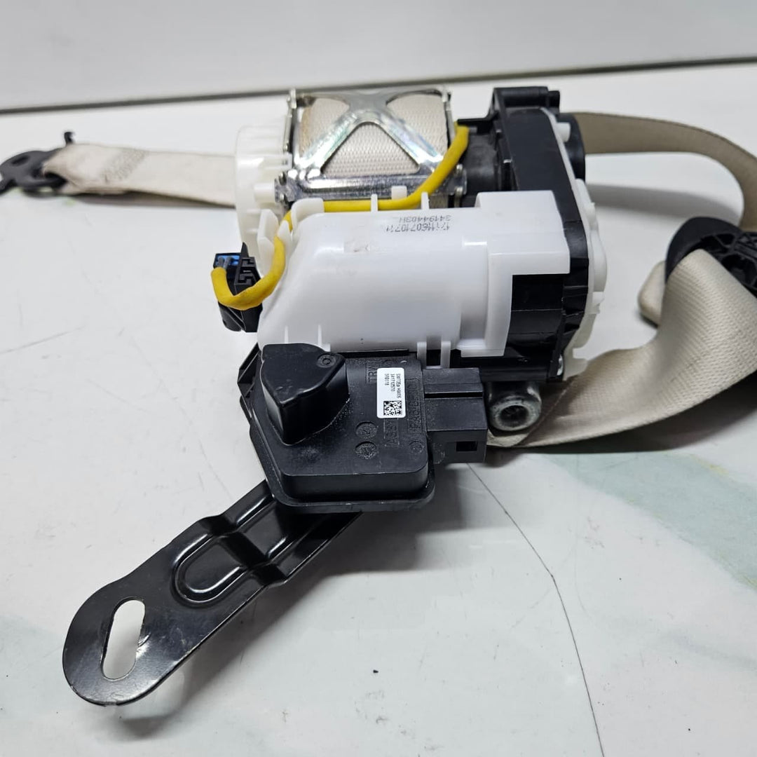 OEM BMW 7 Series G11 G12 Front Seat Belt Front Left 7402423