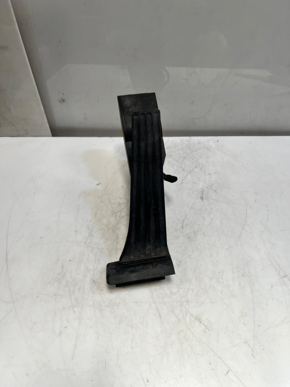 2000-2006 BMW E39, E46, and E53 X5 Accelerator Pedal 6762480 OEM