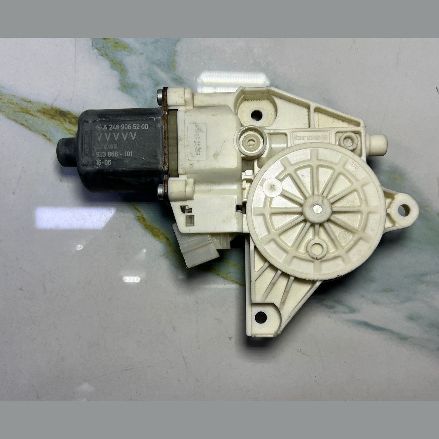13-18 Mercedes-Benz W246 B-Class CLA Window Motor Front Right Side A246 9065200