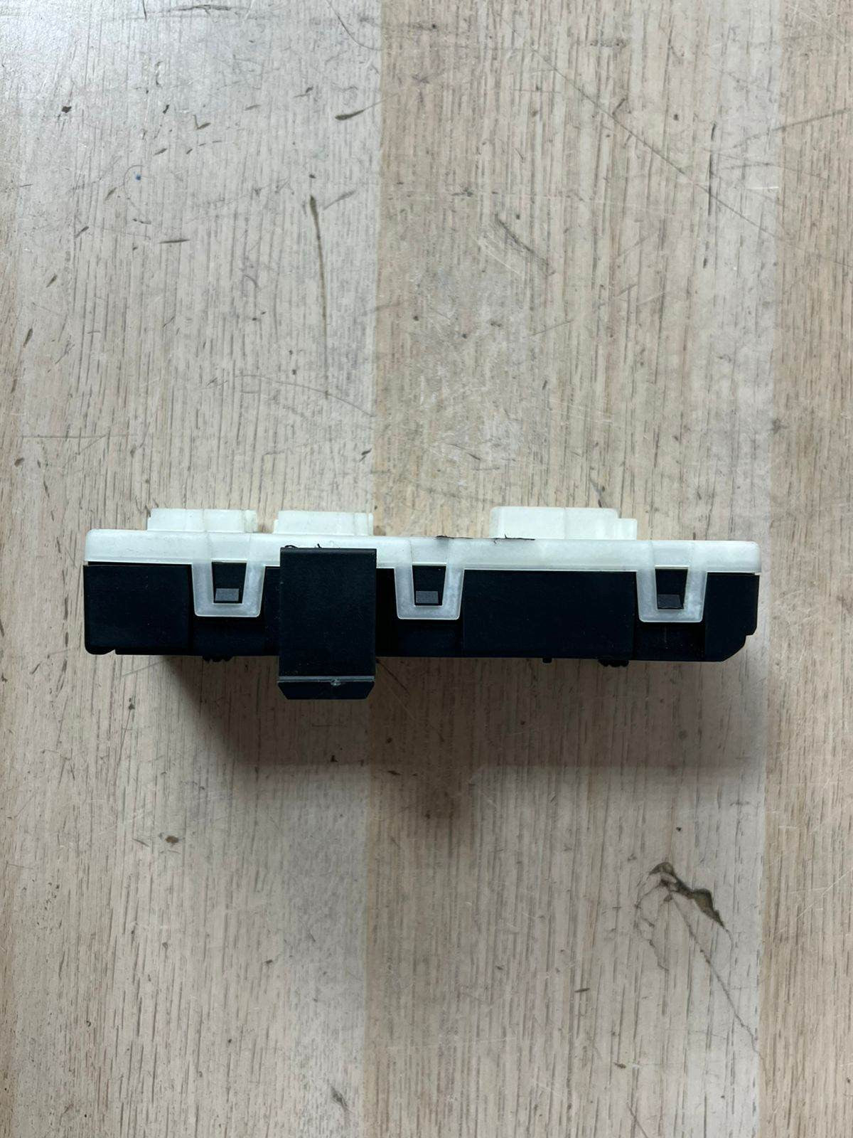 2016-2025 BMW X3 Tailgate Control Module 7463683 5 Series G30 G38, 7 Series G11 