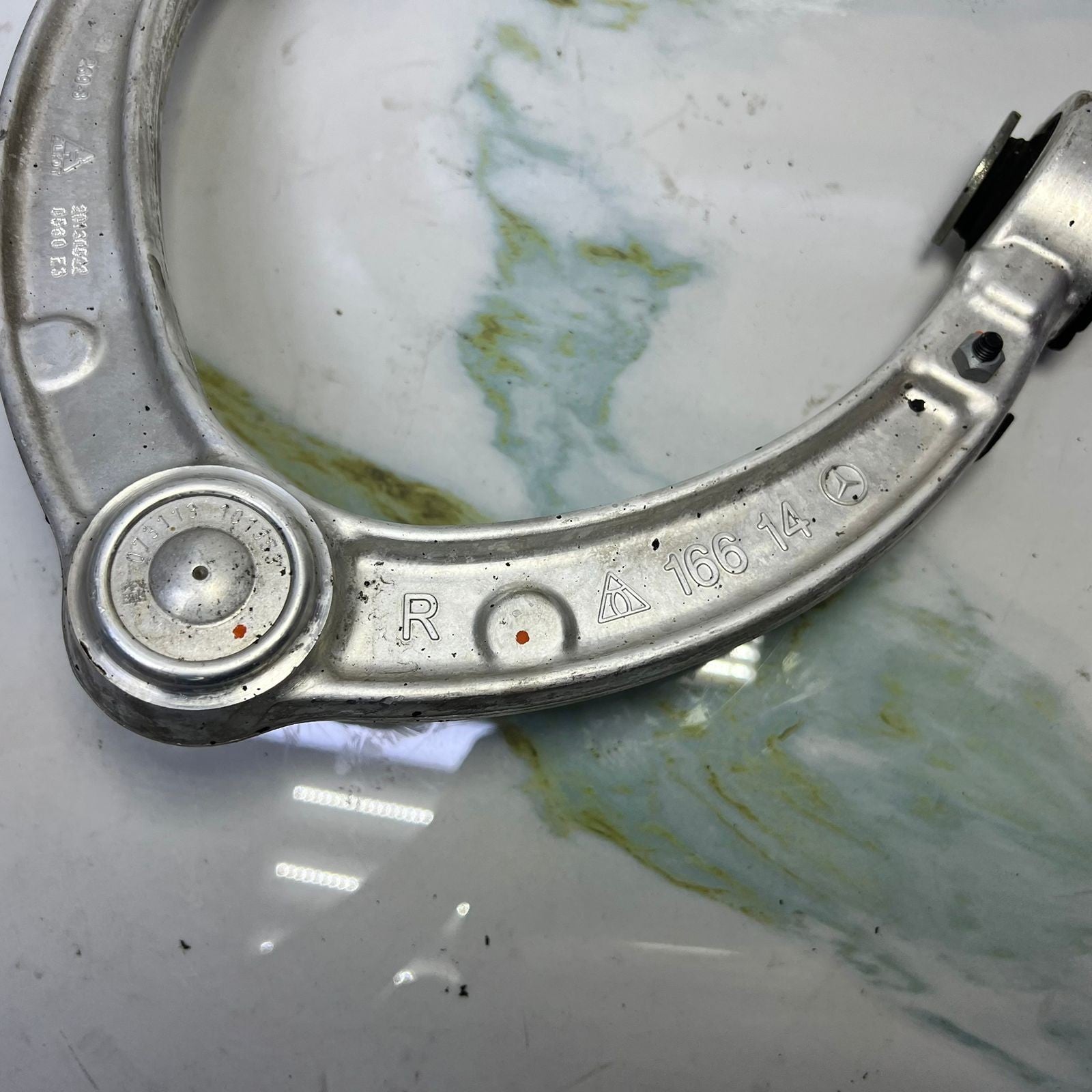 12-17 Mercedes W166 GL450 ML550 Front Right Passenger Side Upper Control Arm OEM