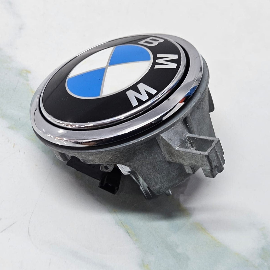 BMW 640 650i M6 Convertible Rear Trunk Lid Emblem Logo Handle 7200896