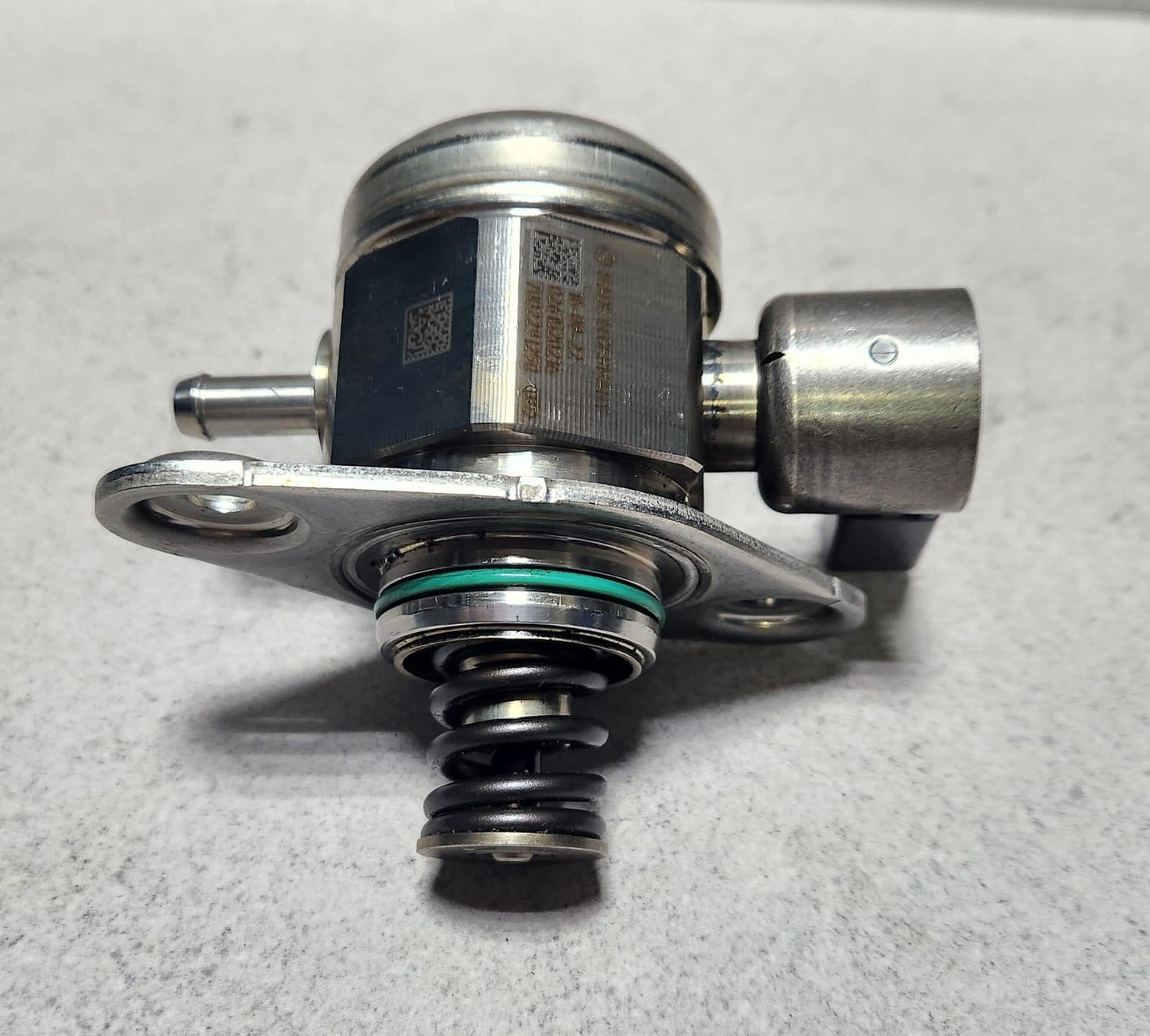 Mercedes-BenzHigh Pressure Fuel Pump A2740700501 W204 W205 W212 W213 C207