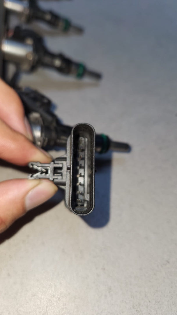 Genuine 2023-2025 BMW X1 Fuel Injector Rail With Injectors 8489600