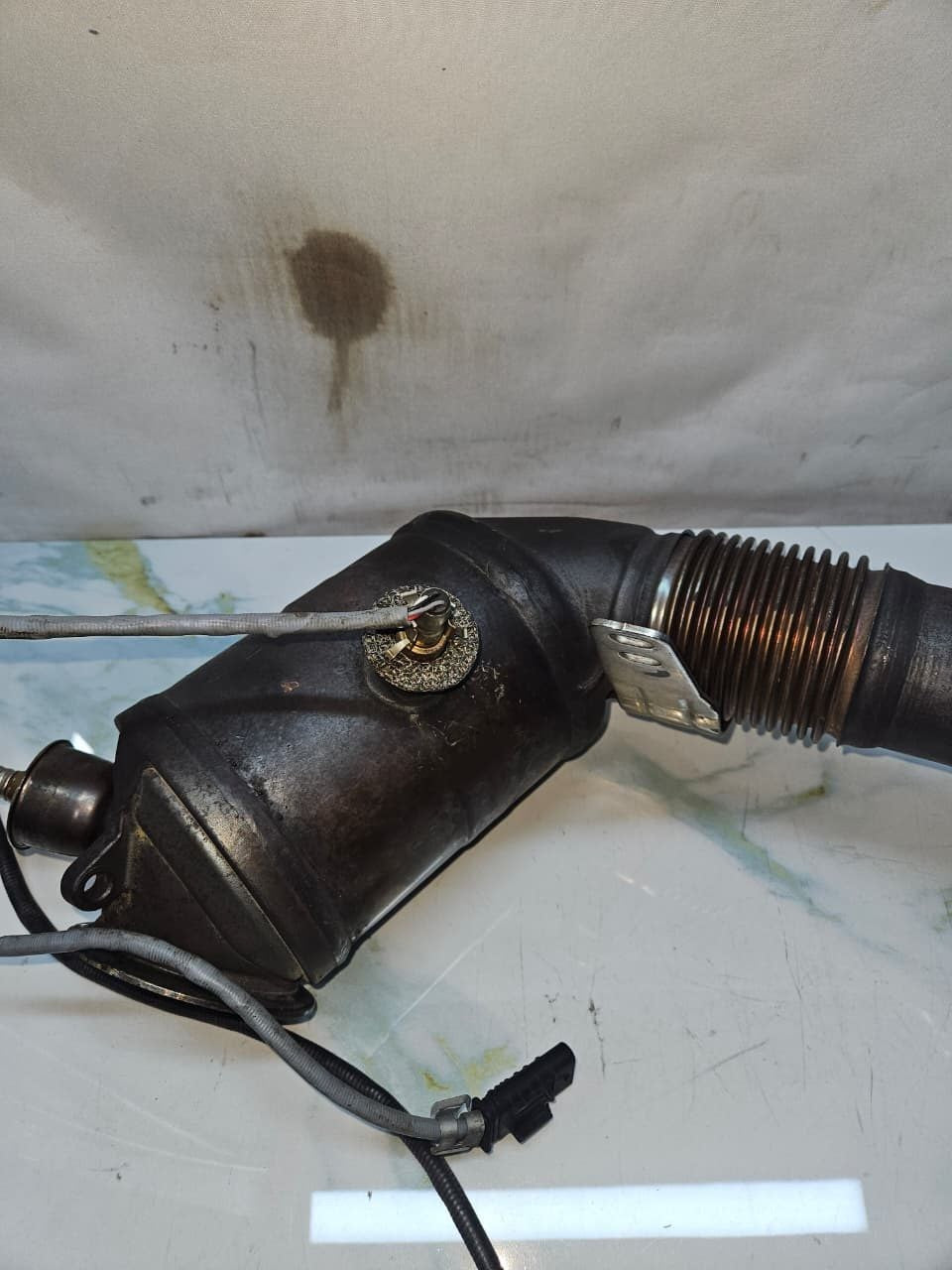 2013-15 BMW 6 Gran Coupe F06 750Li N63 B44 B engine Catalytic Converter 7645441