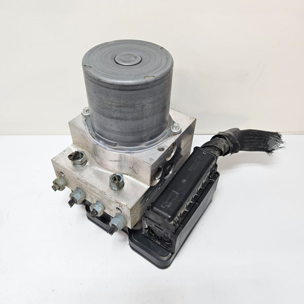 2011-2016 BMW 5 Series F10 F11 528i 535i, 550i ABS Pump Control Module 6797668