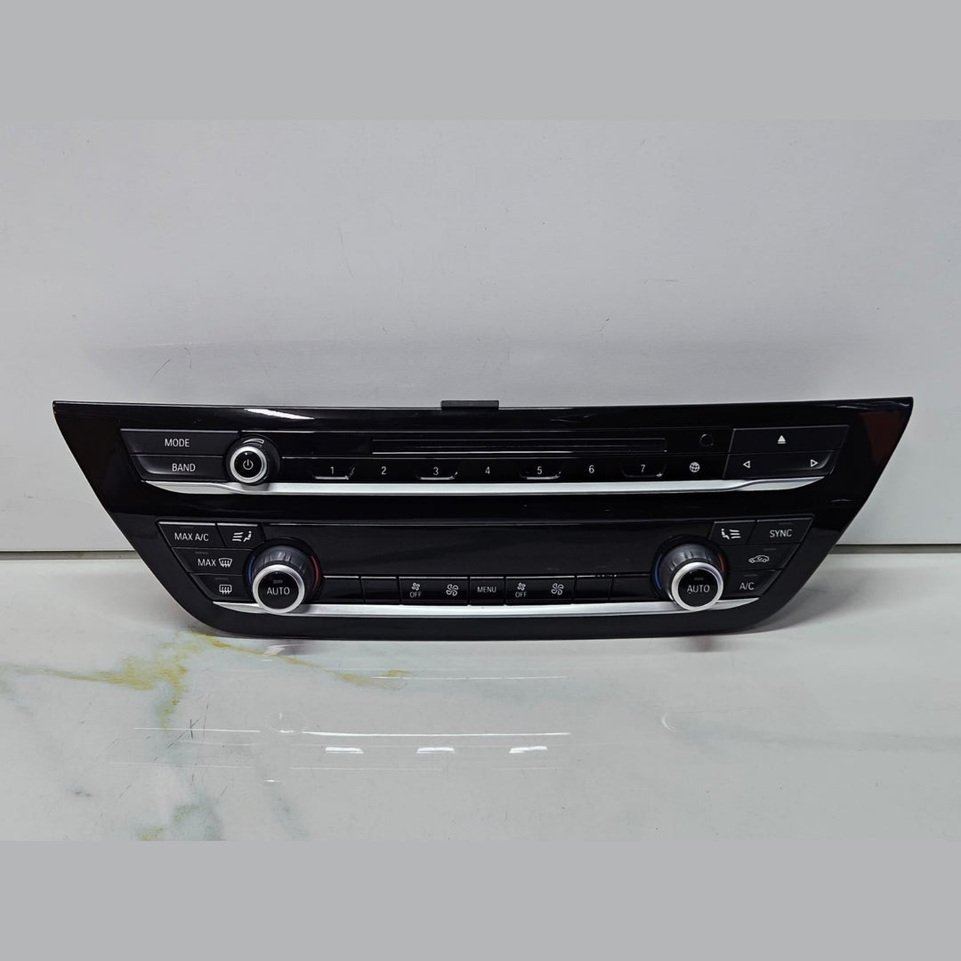 2017-18 BMW 540i G30 G31 Front Dash AC Heater Climate Control Unit Panel 6834429