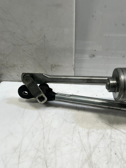2010-2015 BMW X1 E84 Front Windshield Wiper Motor And Linkage 2992466 OEM