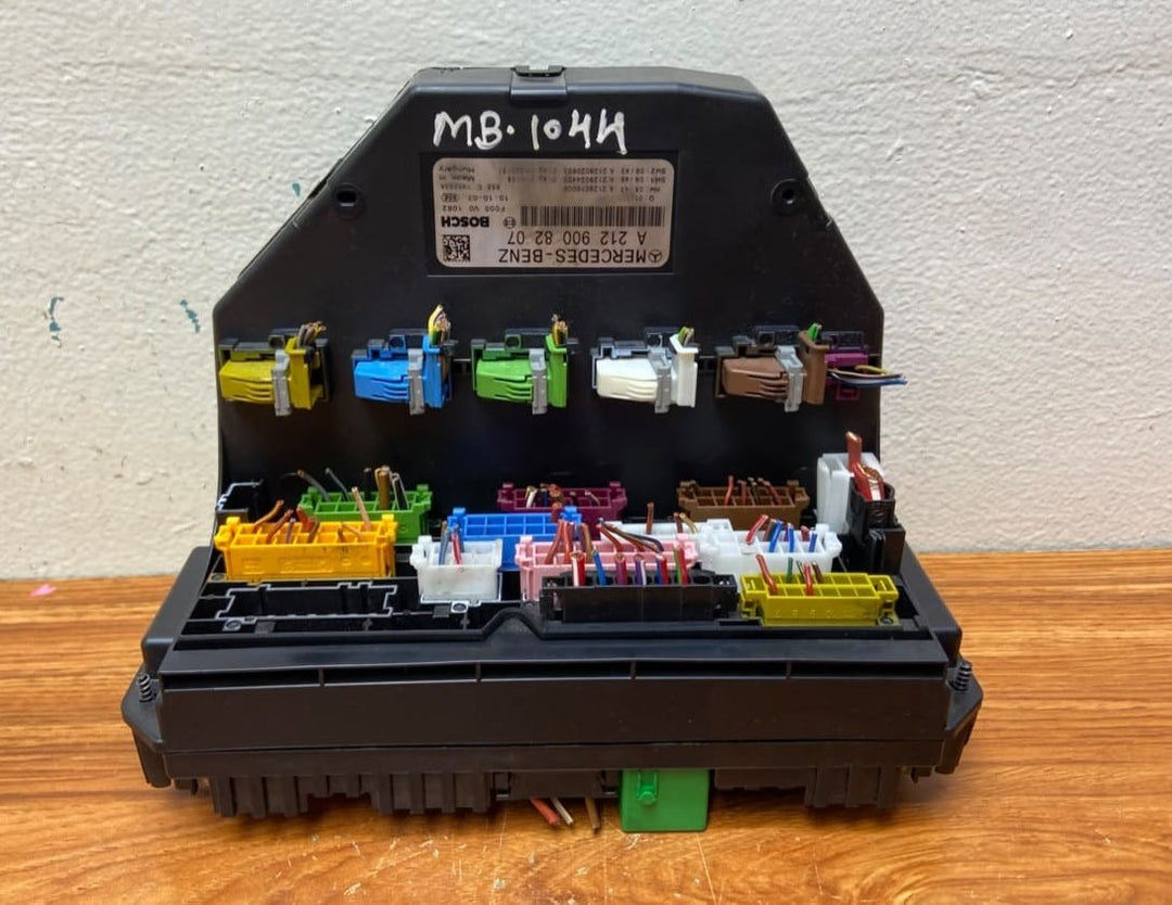 Mercedes-Benz X204 GLK Fuse Box Sam Relay Control Module Front A2129008207 W212