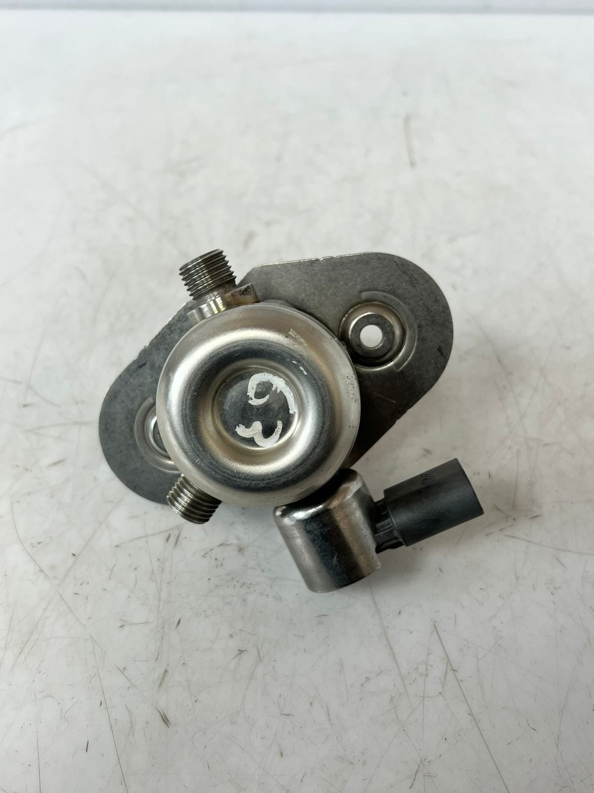 2013-2018 BMW 650i N63 X5 X6 M5 550I xDrive High Pressure Fuel Pump 7599865 OEM