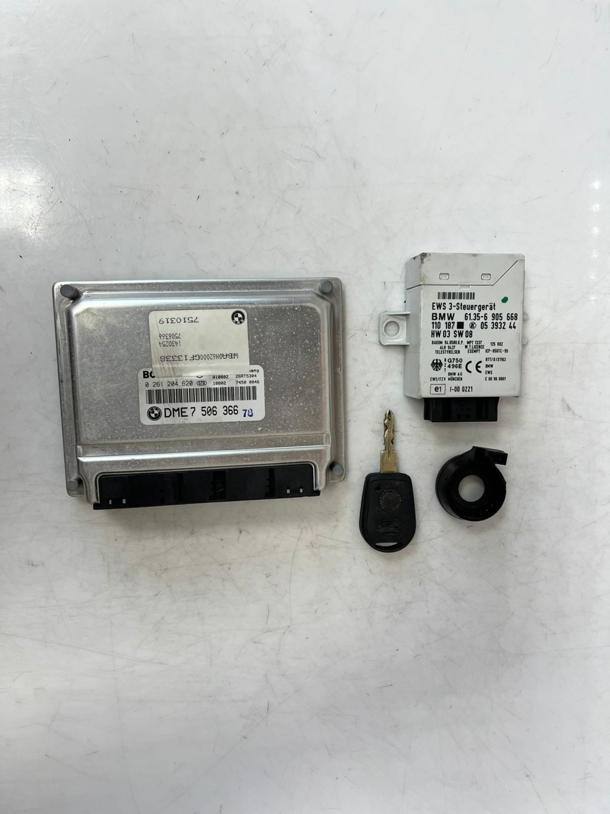 1999-2001 BMW 740i E39 M62 Engine Control Module SET DME + EWS + 1KEY 7506366
