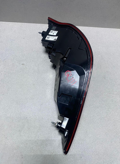 2020-2022 BMW M4 Rear Right Outer Taillight 7477606  G22 G82  430i 440i