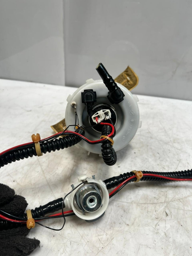 2010-2016 BMW 535i 5 Series F10 F11 Fuel Feed Unit 7341299 OEM