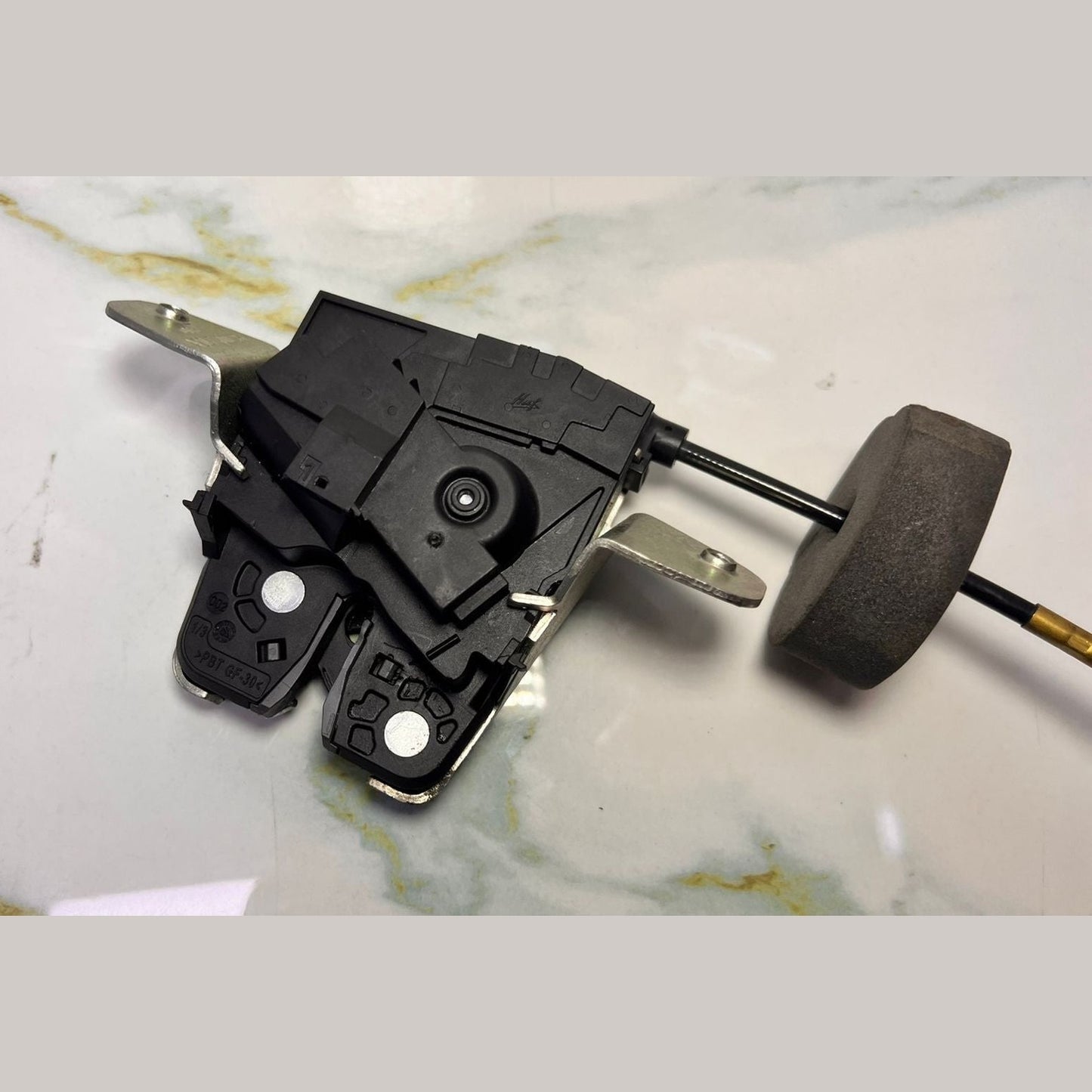 2012-2018 Mercedes-Benz CLS550 Trunk Lid Latch Lock Actuator A 204 750 0060 W212