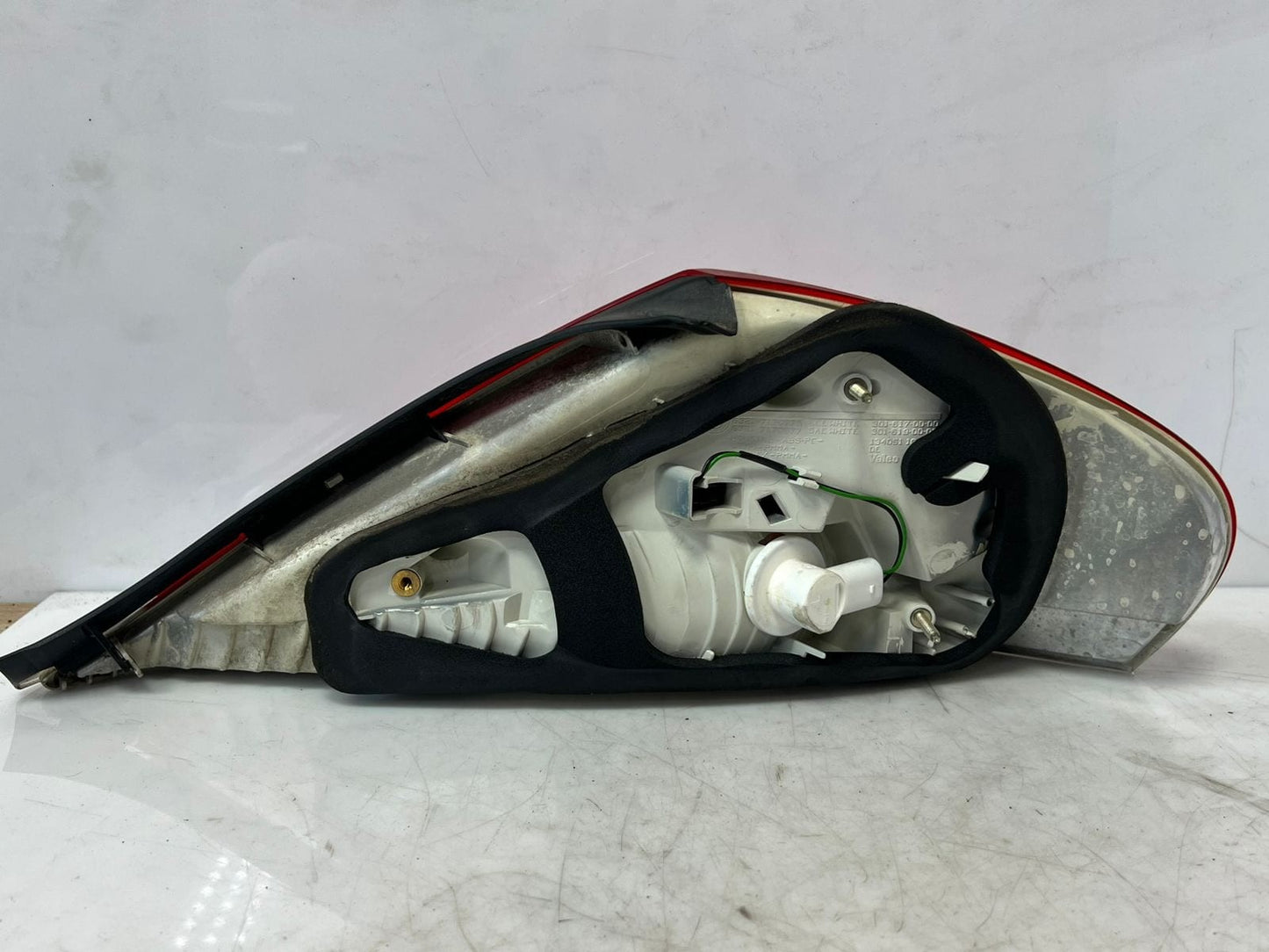 2004-2005 BMW 645Ci E63 E64 640i, 645Ci 650i M6 LEFT SIDE Tail Light 7170975 OEM