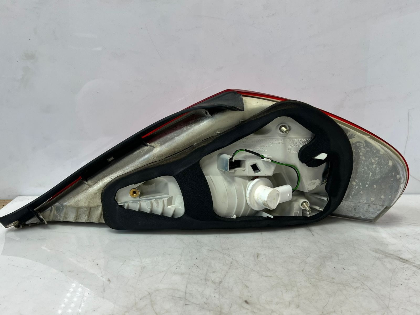 2004-2005 BMW 645Ci E63 E64 640i, 645Ci 650i M6 LEFT SIDE Tail Light 7170975 OEM
