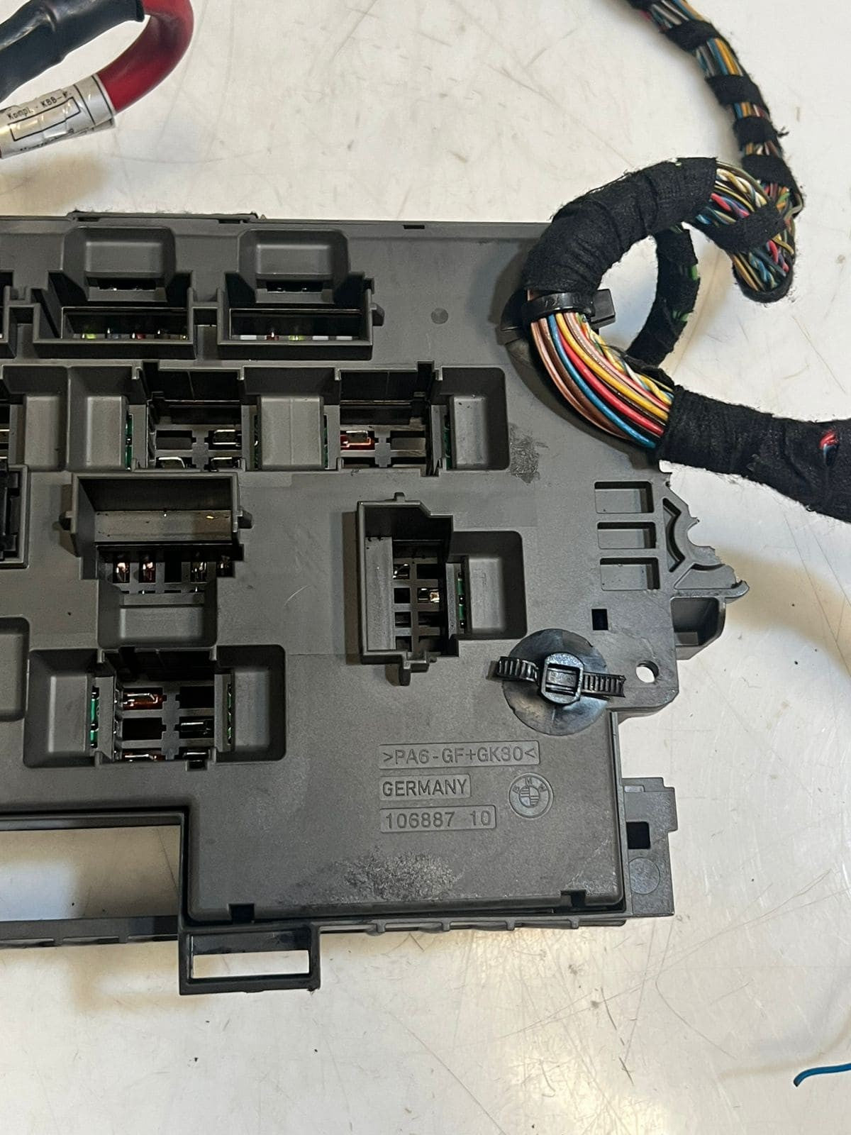 BMW Z4 E89 Sdrive18i Power Distribution Fuse Box Front Plastic Metal 9154971 OEM