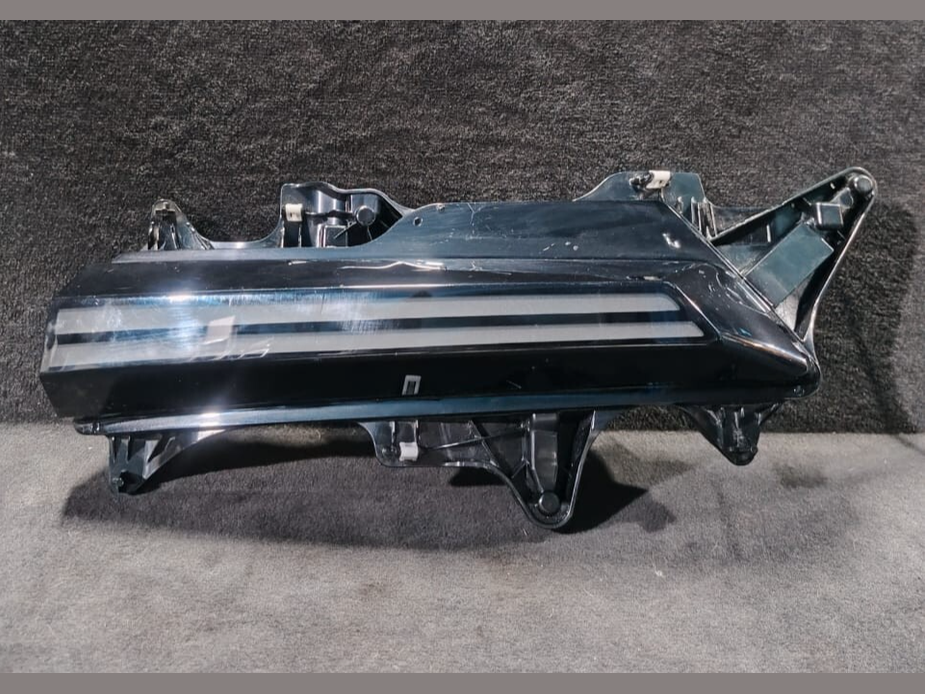 BMW XM OEM  TRUNK  RIGHT SIDE BACK OR TAIL LIGHT LED - 1278.306.0000.00