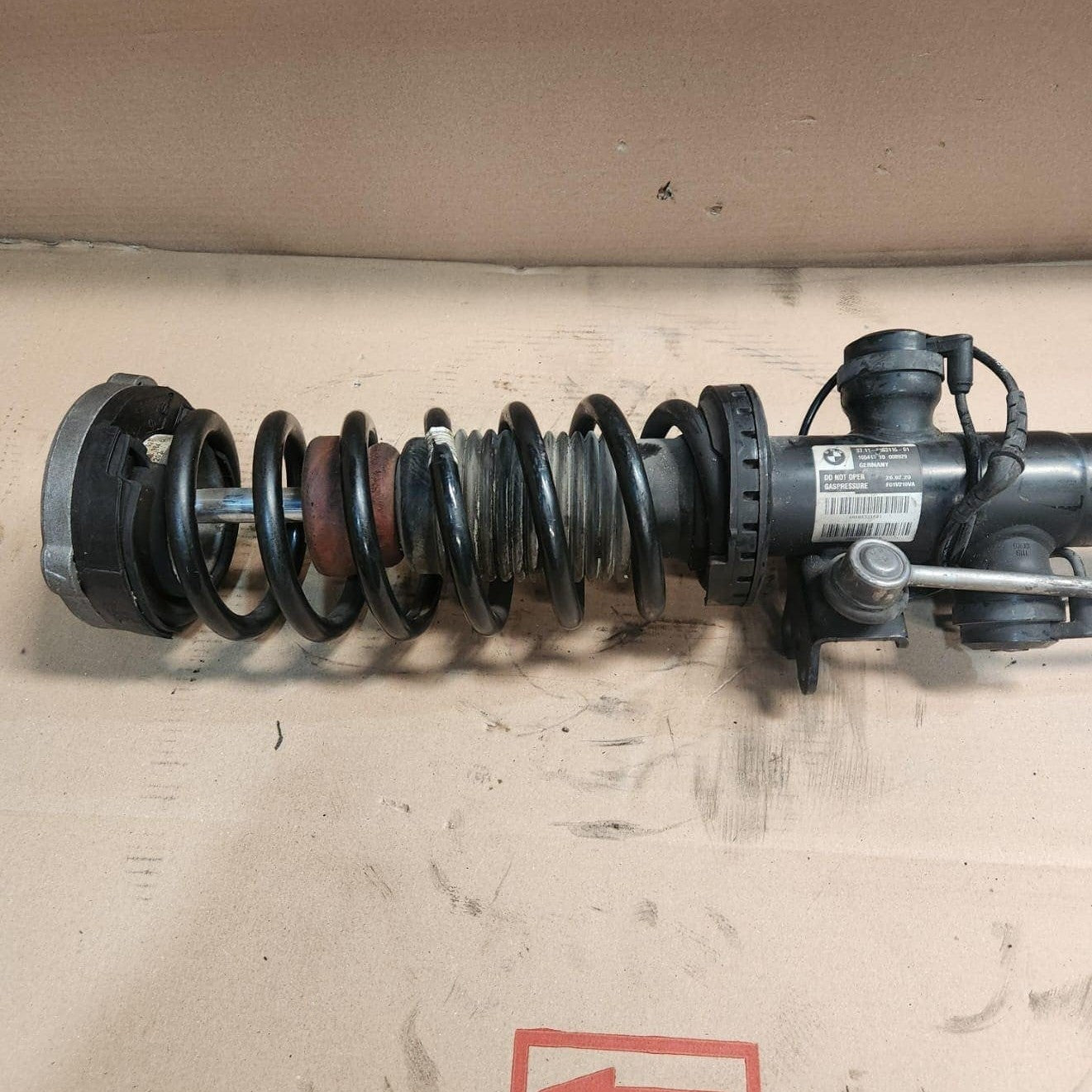 BMW Front Shock Absorber 6863116 5 Series F07 GT and 7 Series F01 Front Right 