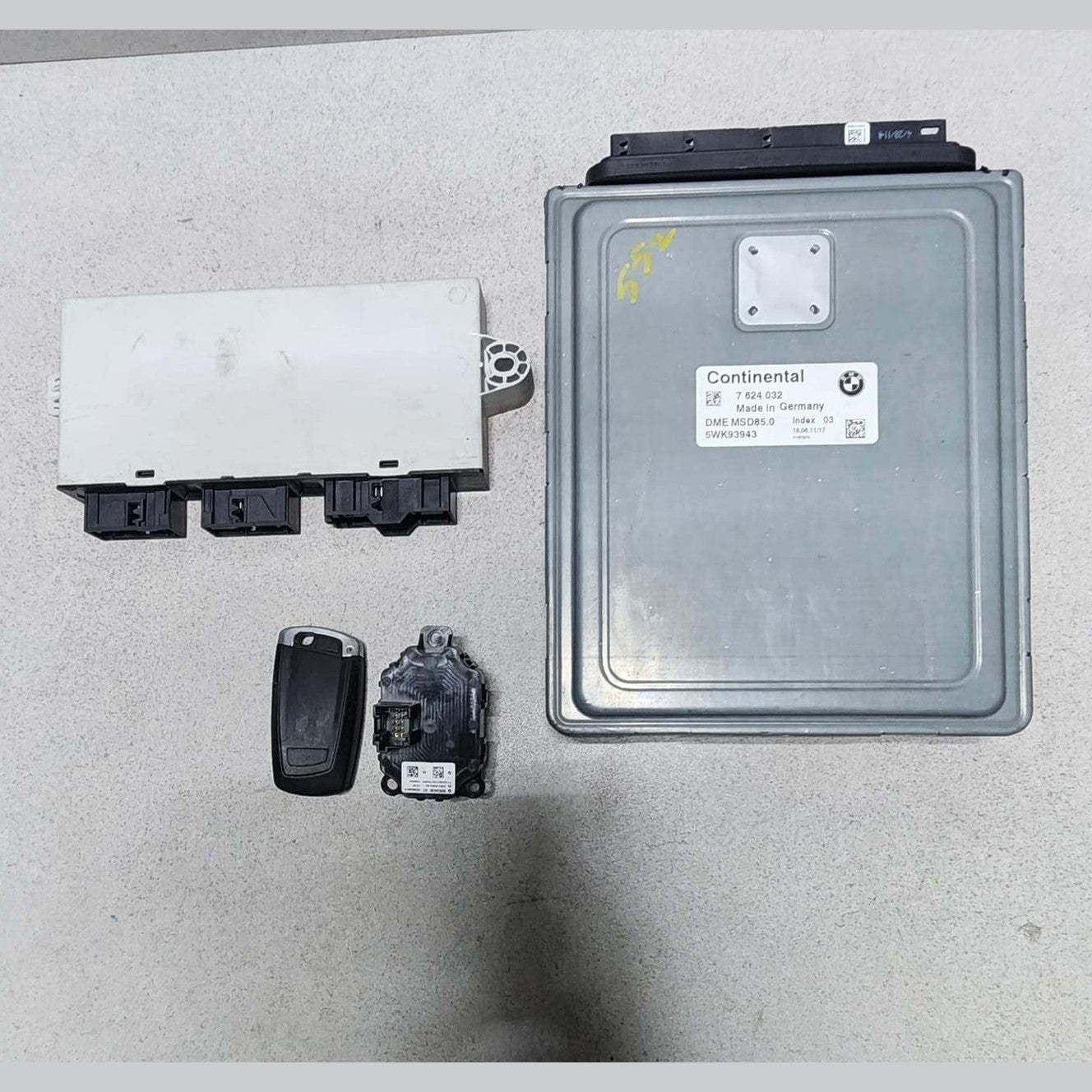 2011-2013 BMW 750i Engine Control Module 7624032 MSD85.0 ECU SET F02 V8 N63